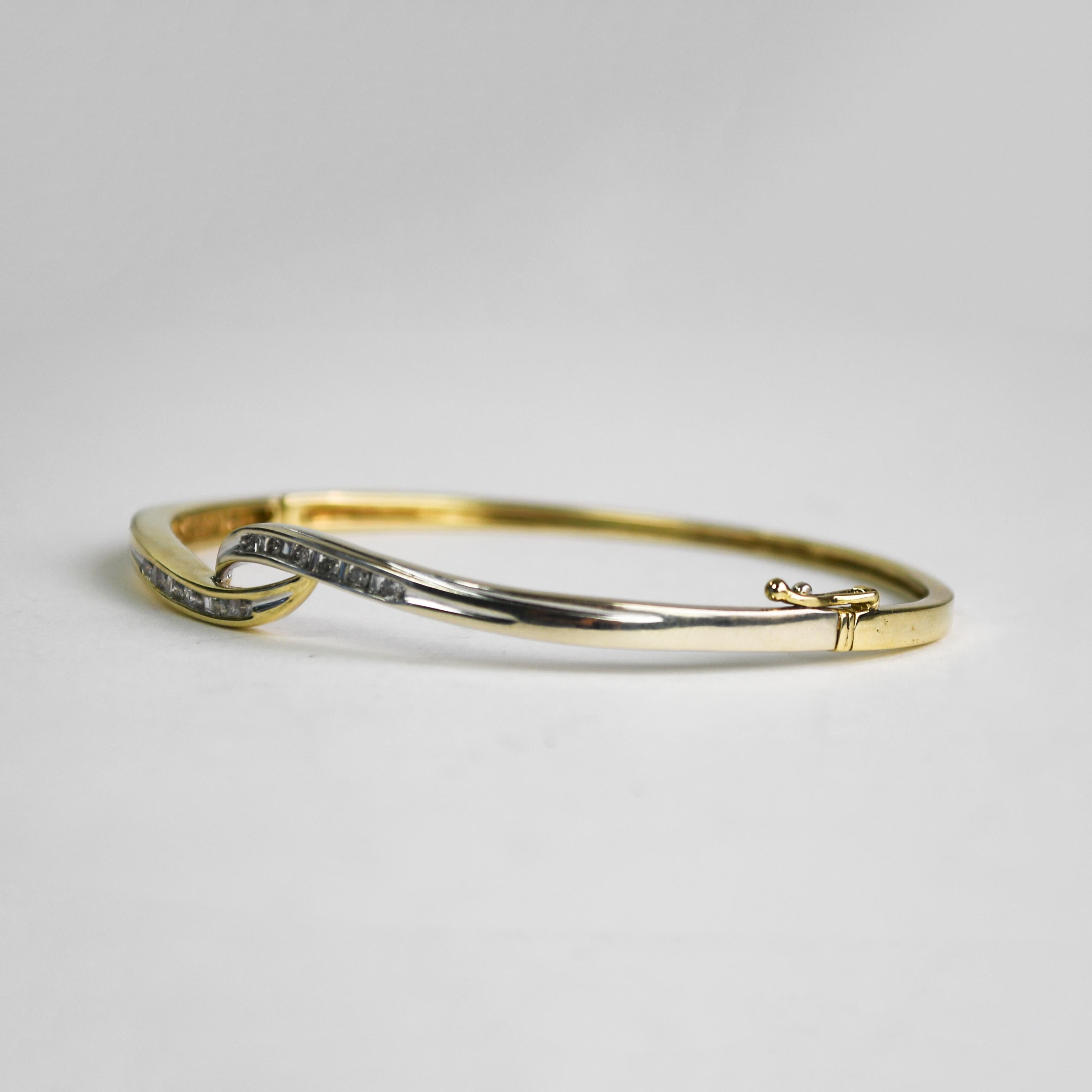 Bracelet jonc bicolore 10 carats avec diamants 0,25 carat Unisexe en vente
