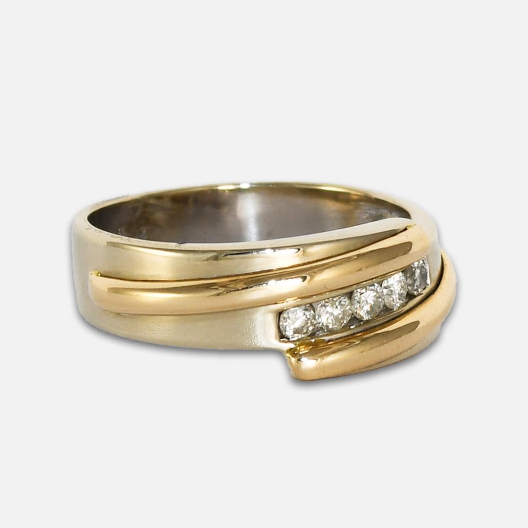 Men's 10k yellow and white gold diamond wedding band.
Stamped 10k and tests 0.417% gold with an XRF analyzer.
The diamonds are round brilliant cuts, i to j color, Si to i1 clarity, 0.20 total carats.
The ring measures 8.8mm.
Ring size is 10 and can