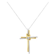 Collana con ciondolo a croce in oro 10K bicolore con diamanti taglio rotondo