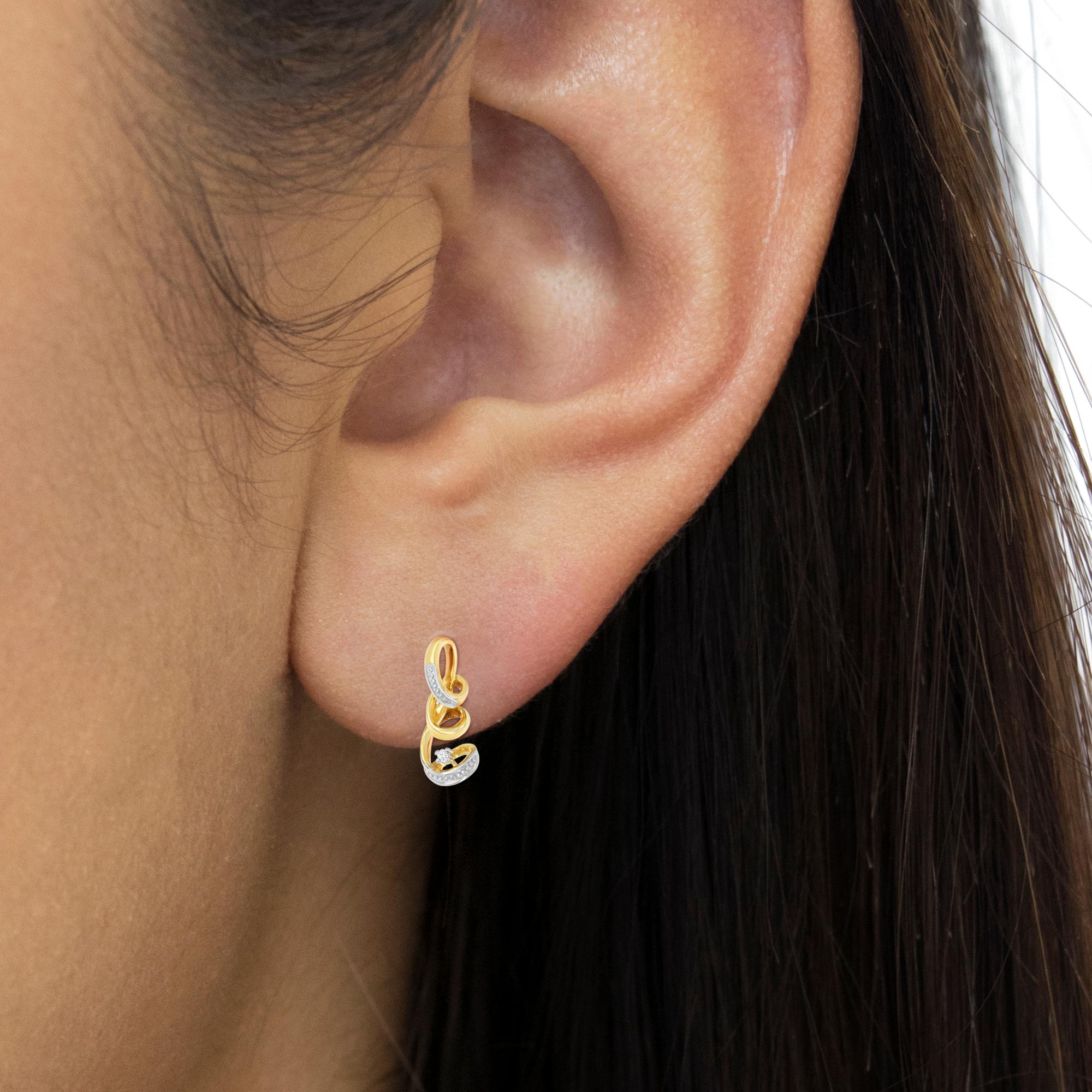10K zweifarbiger Goldohrring mit Spiralschliff und 1/20 Karat Diamant im Rundschliff im Zustand „Neu“ im Angebot in New York, NY
