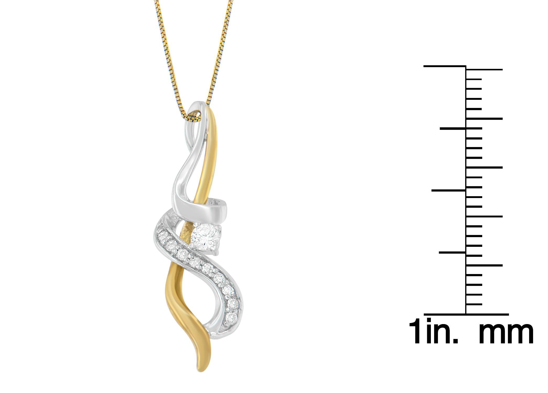 Collana con ciondolo a volute intrecciate in oro 10K bicolore con diamante da 1/5 carati In condizioni Nuovo in vendita a New York, NY