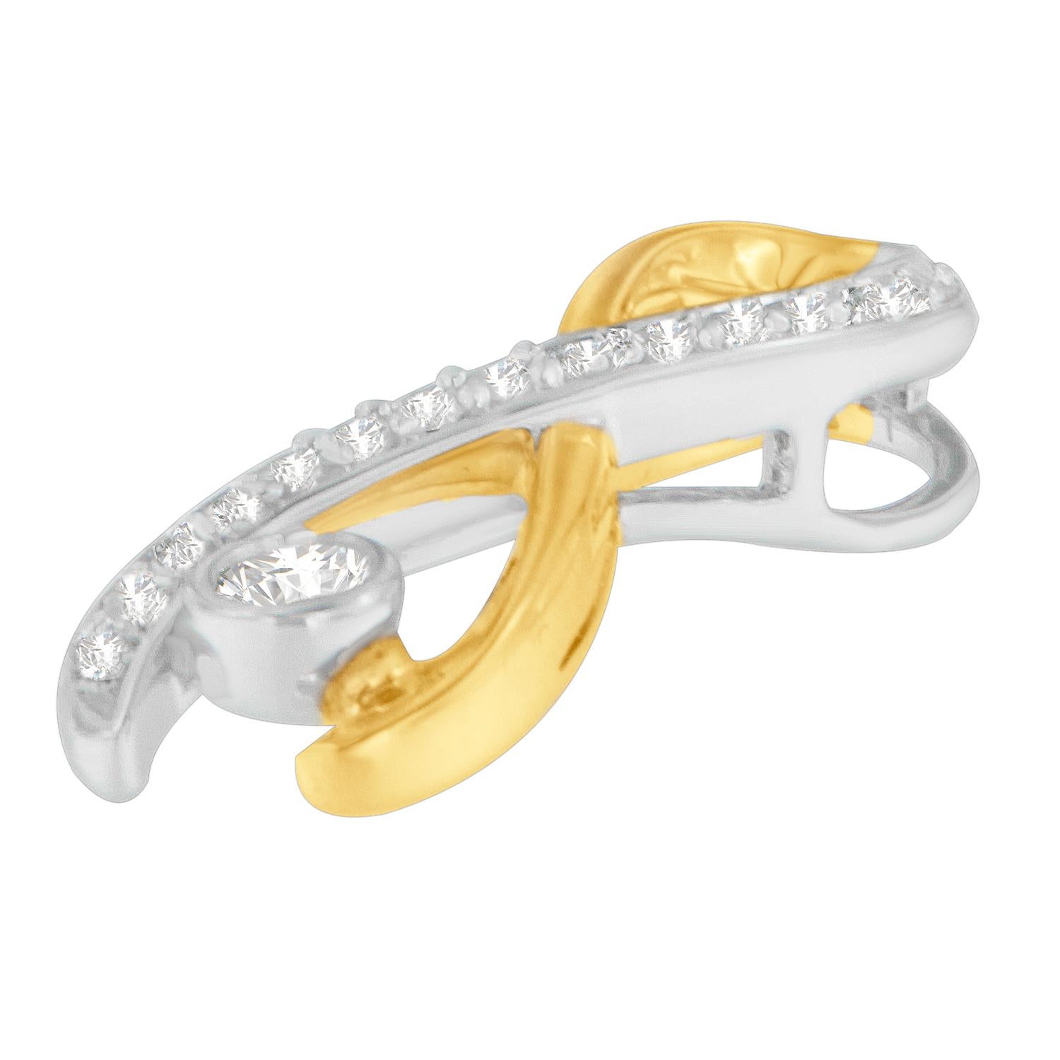 Taglio rotondo Collana con ciondolo a nastro radiante in oro 10k bicolore con diamanti da 1/5 ctg. in vendita