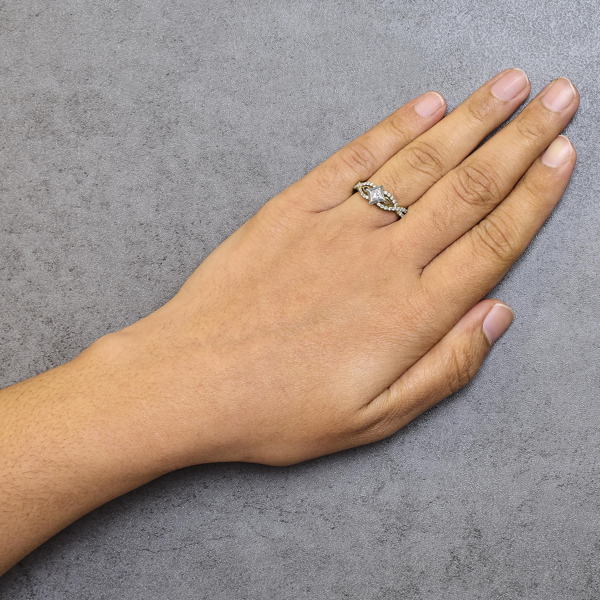Anello in oro 10K bicolore con diamante da 2/3 cttw e gambo a tortiglione In condizioni Nuovo in vendita a New York, NY