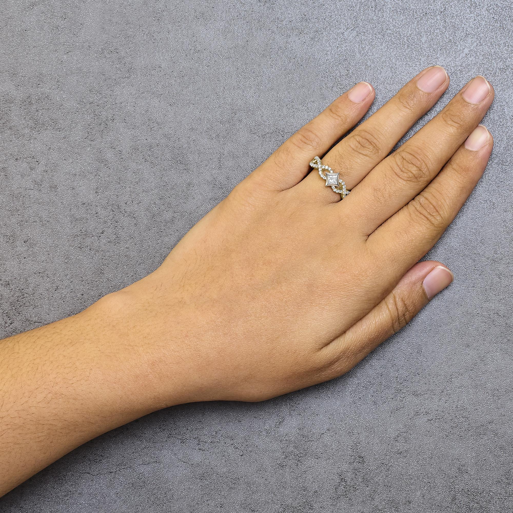 10K Two Tone Gold 5/8 Cttw Diamond Kite and Twist Shank Ring In New Condition For Sale In New York, NY