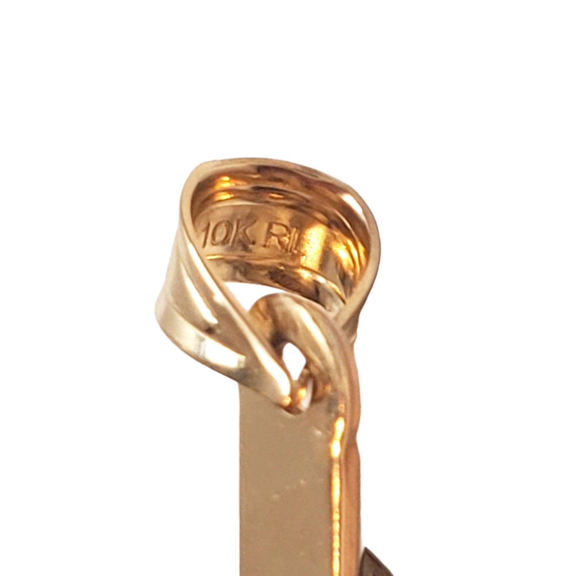 Pendentif crucifix bicolore en or blanc et jaune 10 carats n° 17508 Bon état - En vente à Washington Depot, CT