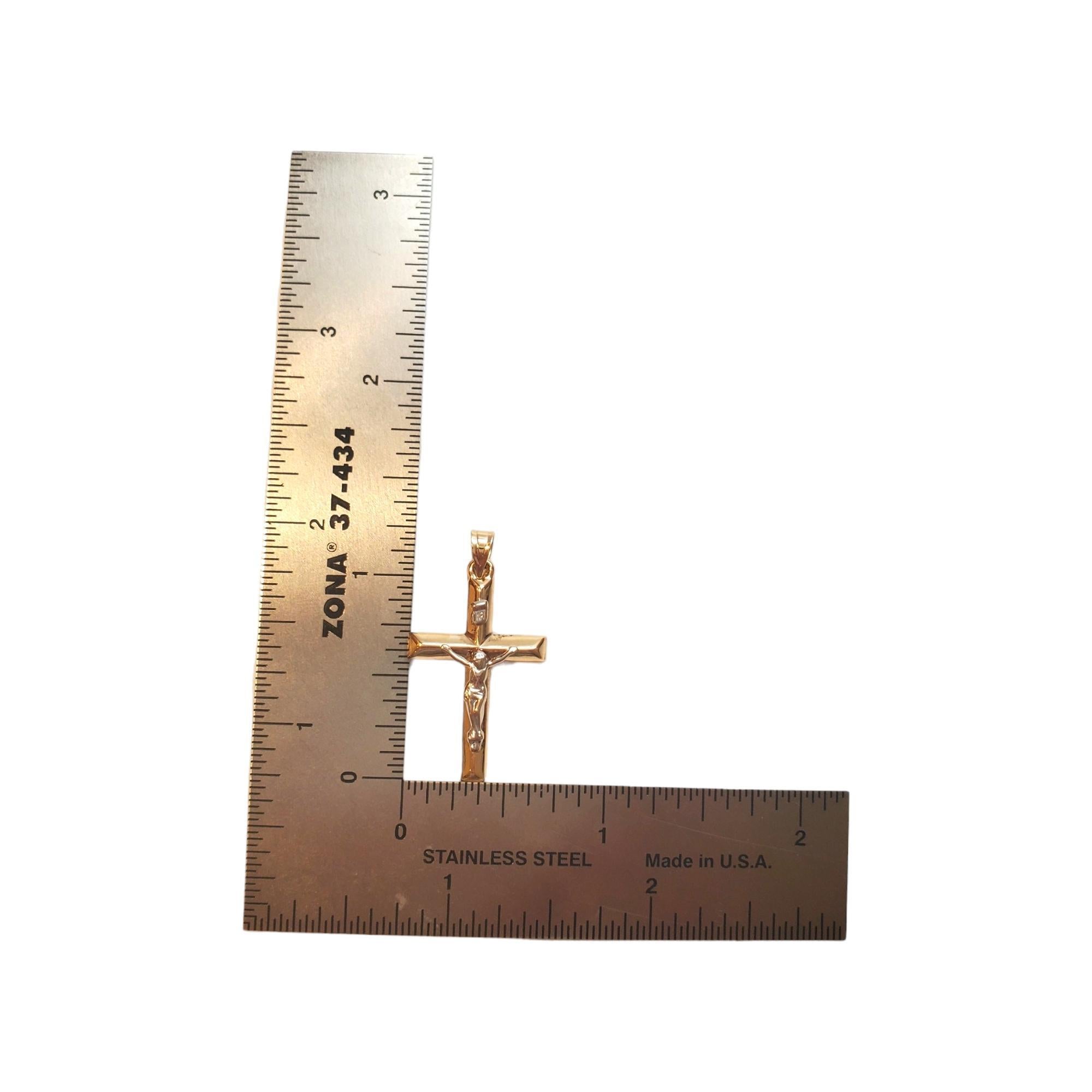 Pendentif crucifix bicolore en or blanc et jaune 10 carats n° 17508 Pour femmes en vente