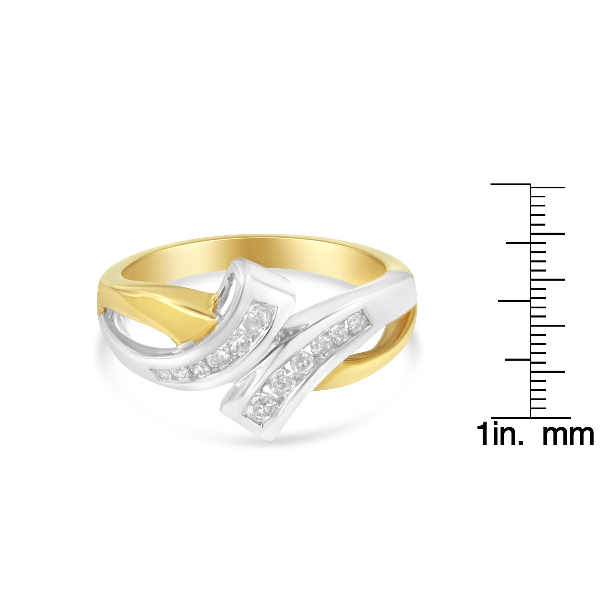 Anello bypass con diamanti incastonati a canale a 10 carati (1/4 cttw, colore I-J, purezza I2) In condizioni Nuovo in vendita a New York, NY