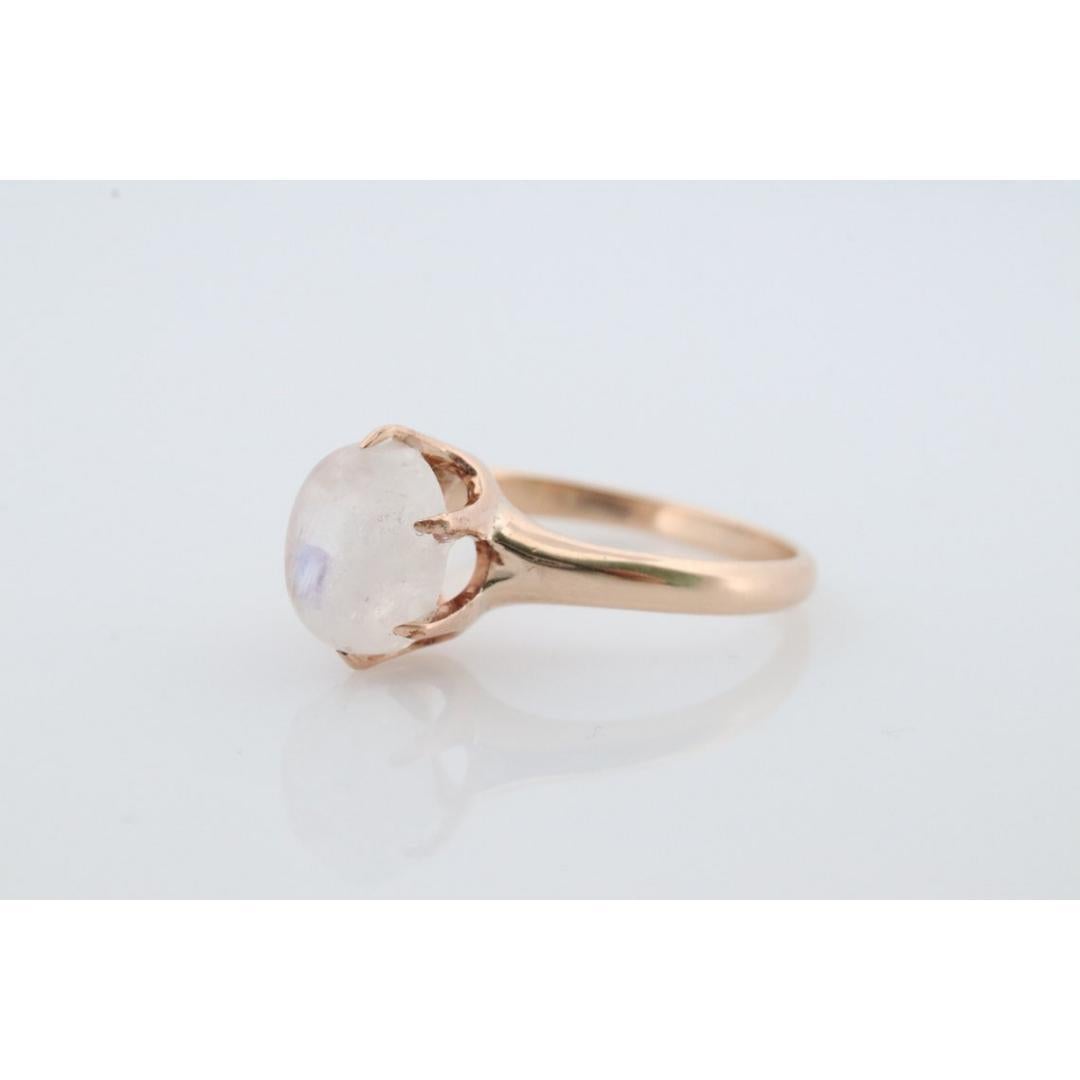 Vintage from the 1920s
Size: 6 US
Materials: Gold
Gemstone: Moonstone
Band Color: Gold

Style: Victorian

Amazing MOONSTONE. Oval Cabochon set into a Victorian Claw. Rainbow Moonstone

Condition: Shows some signs of wear.

Details:
8mm by 6mm in