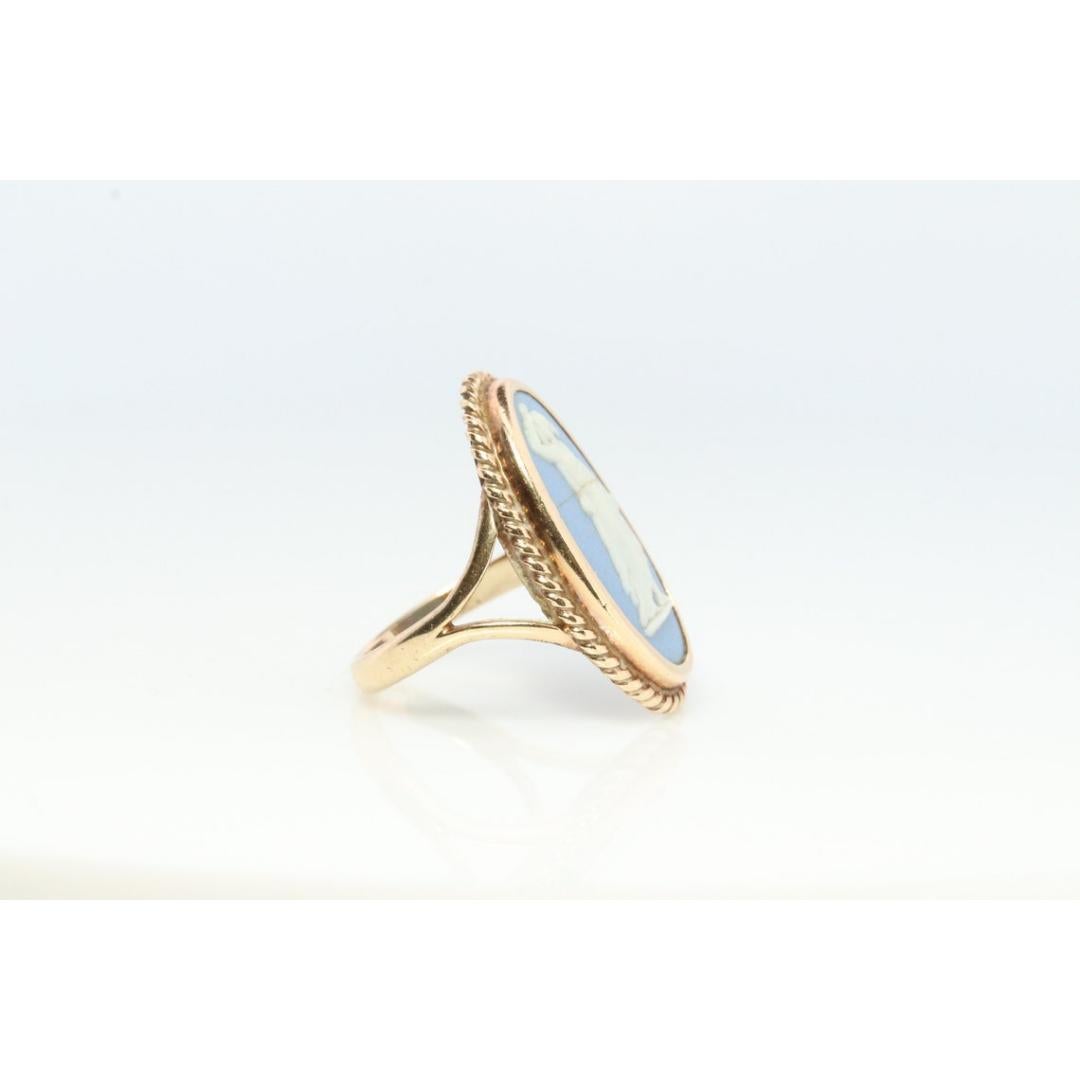10k Wedgwood Cameo Oval Bezel ring. Wedgwood Made in England Ceramic Cameo In Good Condition For Sale In Port Charlotte, FL