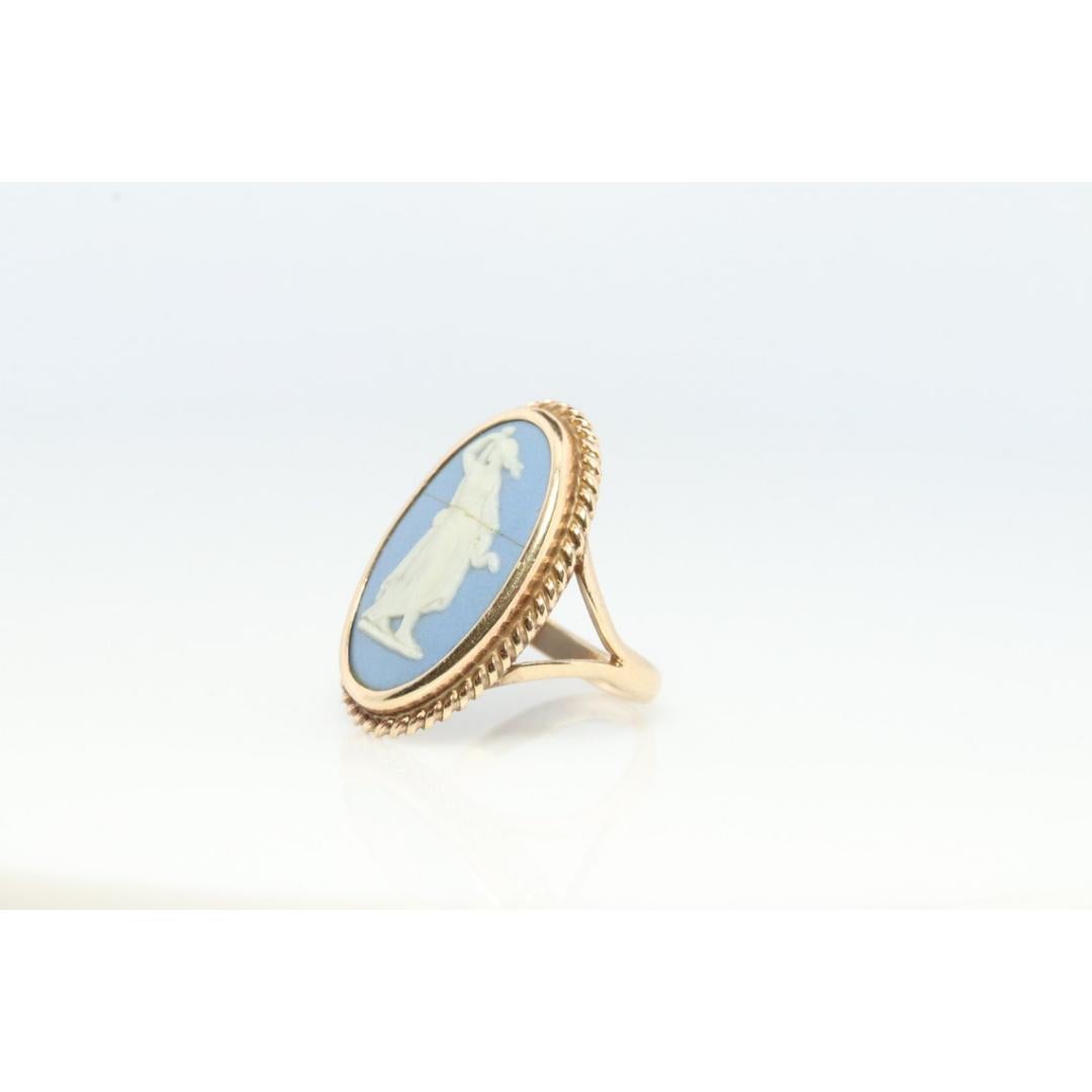 Women's or Men's 10k Wedgwood Cameo Oval Bezel ring. Wedgwood Made in England Ceramic Cameo For Sale