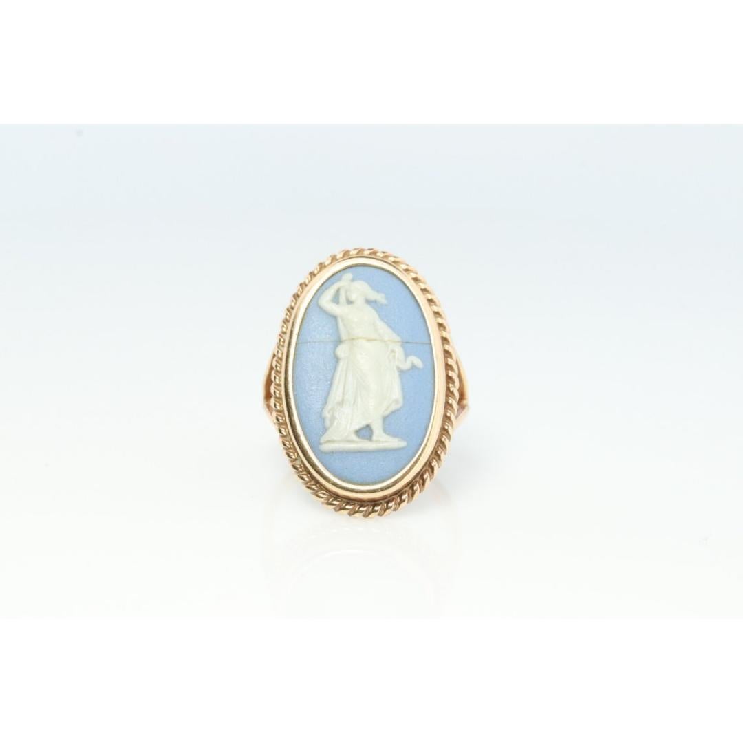 10k Wedgwood Cameo Oval Bezel ring. Wedgwood Made in England Ceramic Cameo For Sale 1