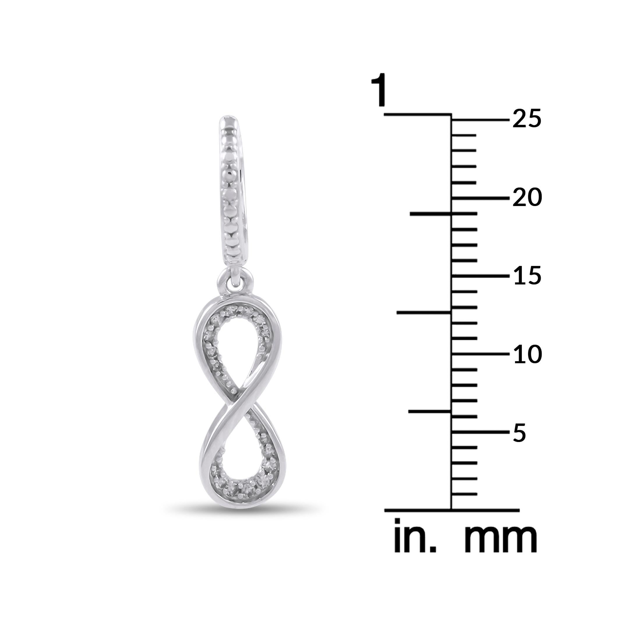 Round Cut 10K White Gold 0.13ct Diamond Earrings For Sale