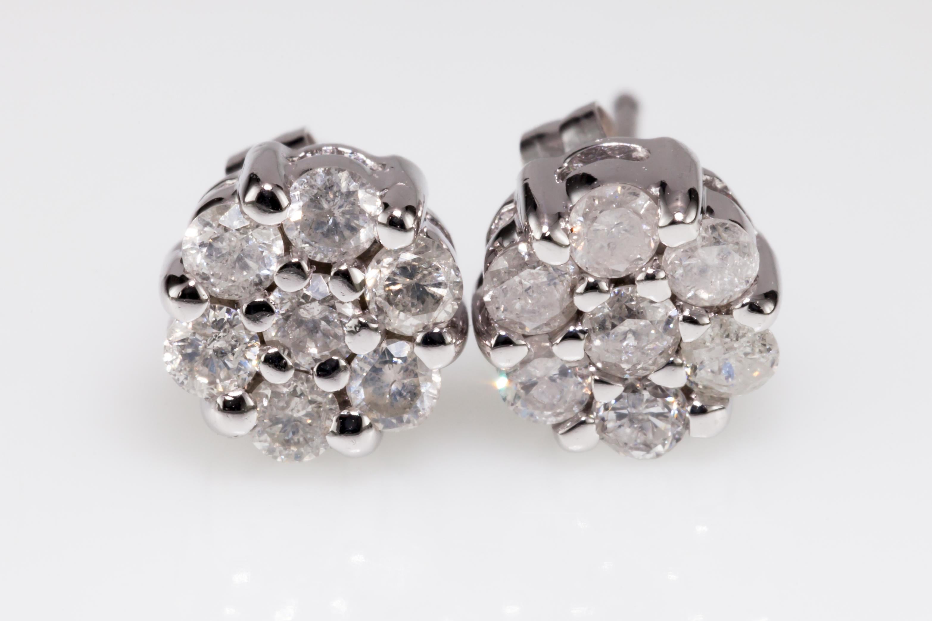 Butterfly backings.
The piece is in great condition.
Clarity: I1-I2.
Color: F-G.
Length: 4mm.
Weight: 1.2 grams.