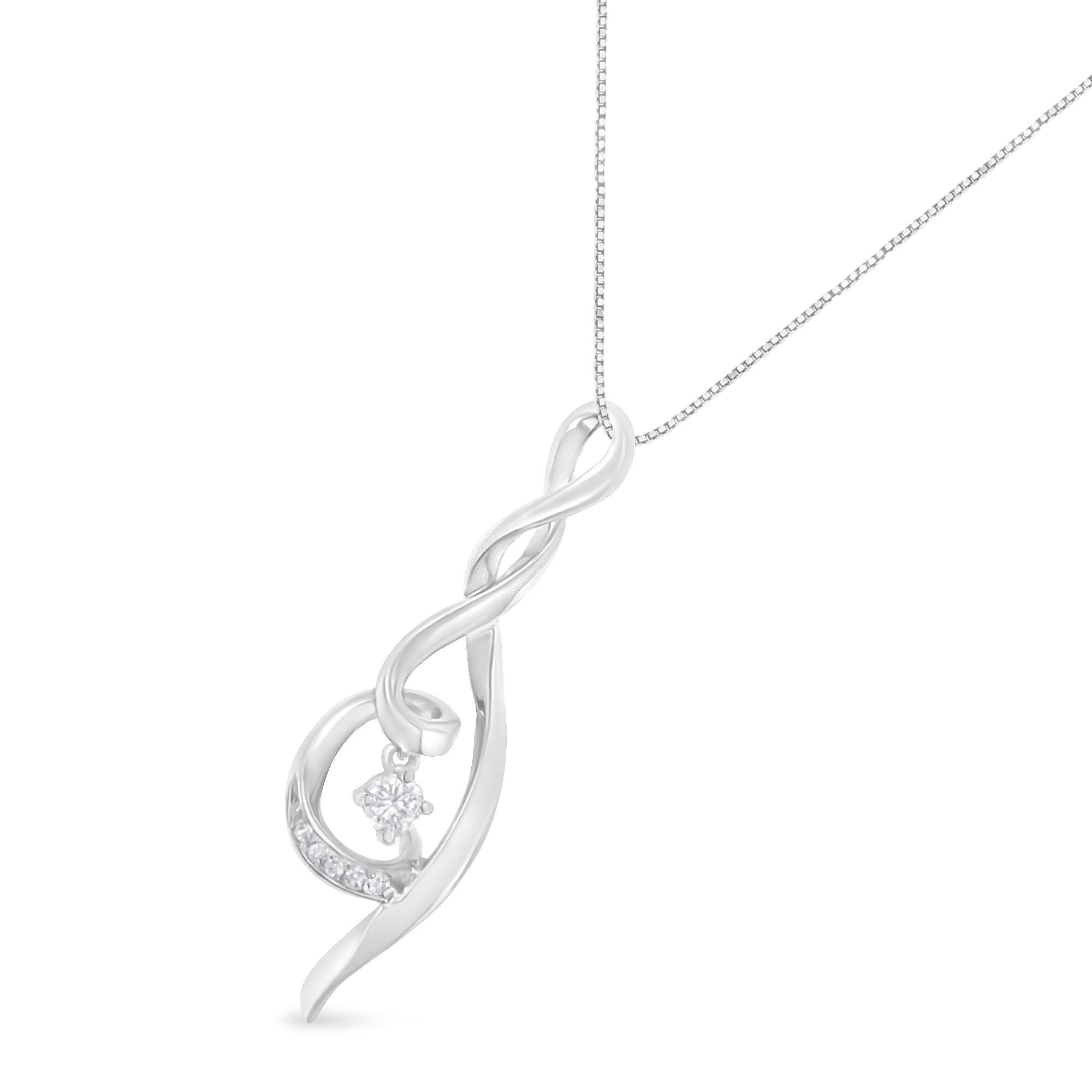 Contemporaneo Collana con ciondolo a volute di diamanti in oro bianco 10K da 1/10 di carato in vendita
