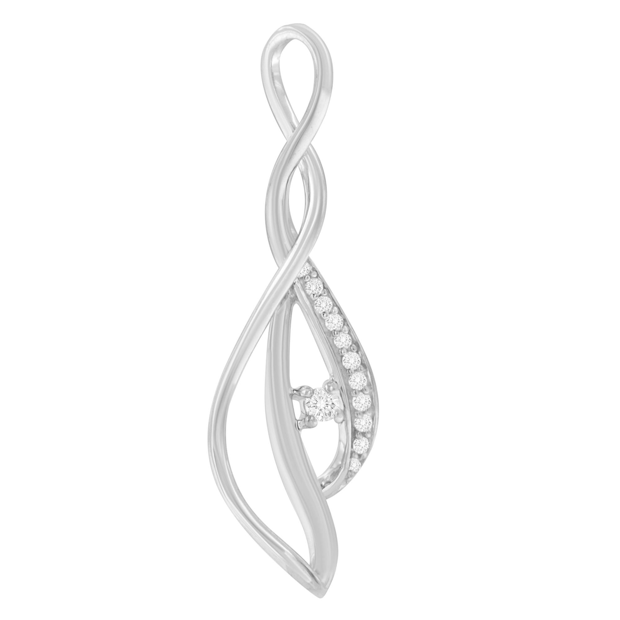 Donna Collana con ciondolo con diamante a forma di foglia in oro bianco 10k da 1/10 di carato in vendita