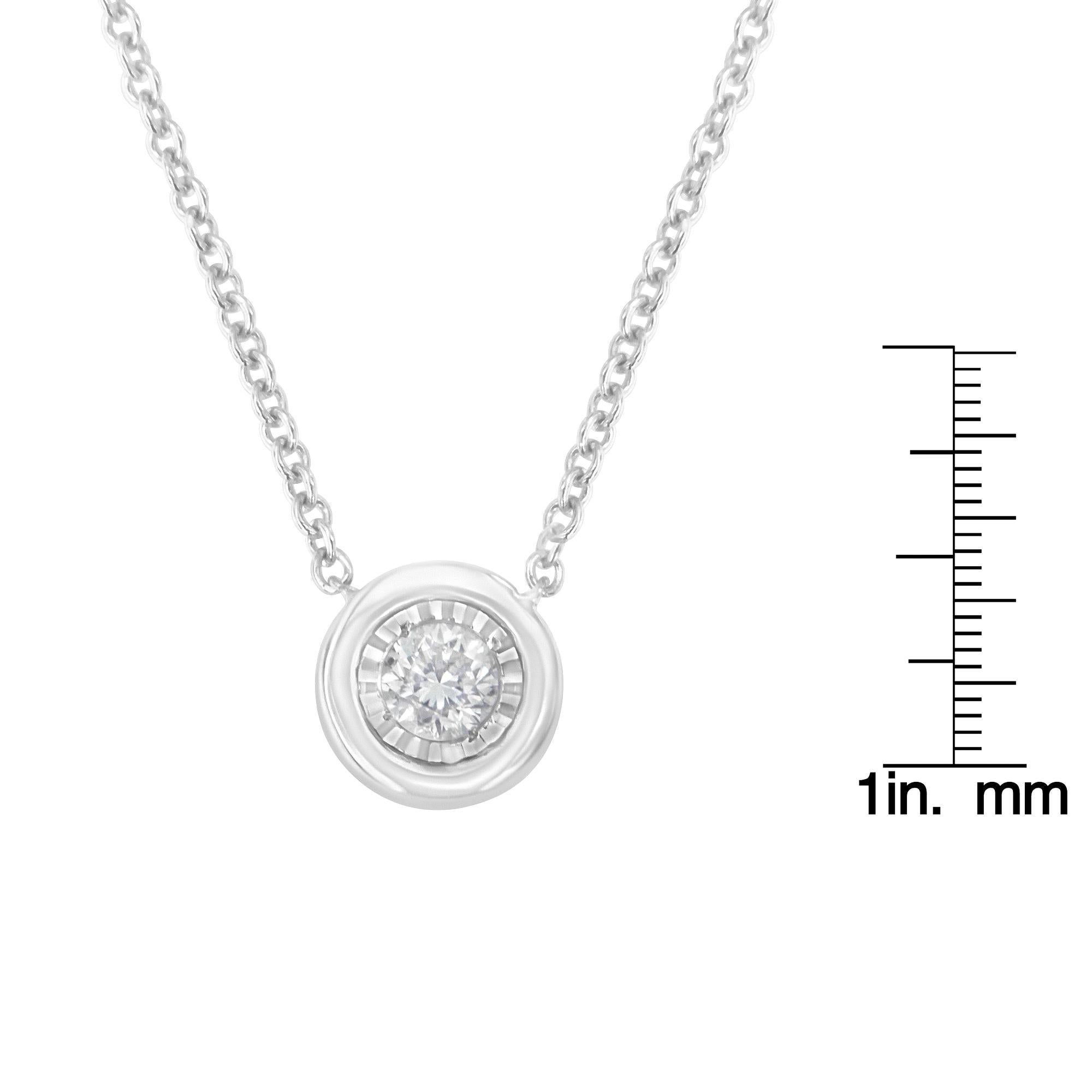 Collana con ciondolo con castone di diamanti in oro bianco 10k 1/10ct TDW 