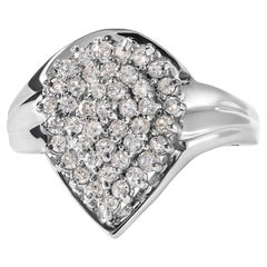 Anillo en racimo de diamantes en forma de pera de 1/2 quilate de oro blanco de 10 quilates