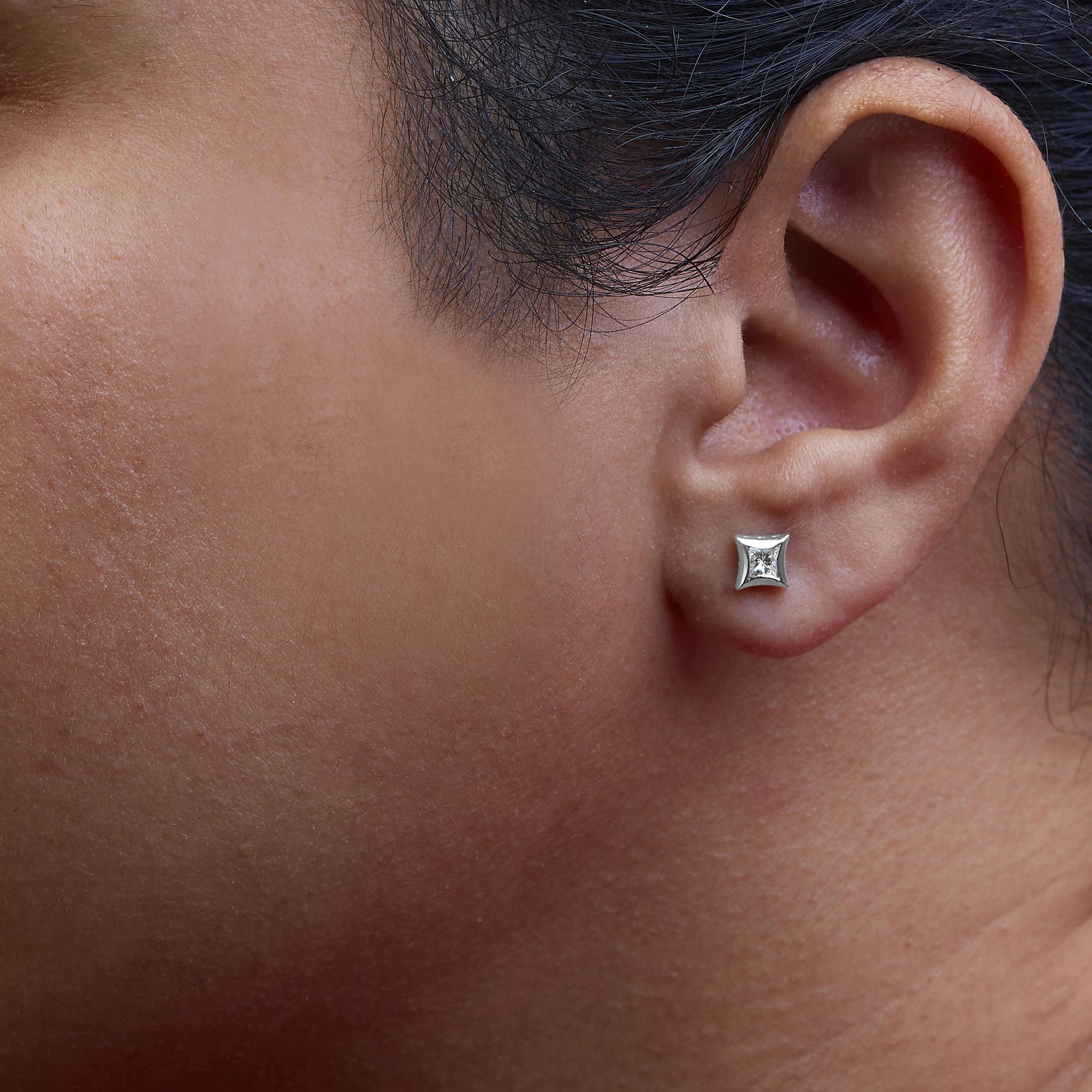 Boucles d'oreilles en or blanc 10 carats 1/3 Cttw Invisible Set Style Princesse de diamant Neuf - En vente à New York, NY