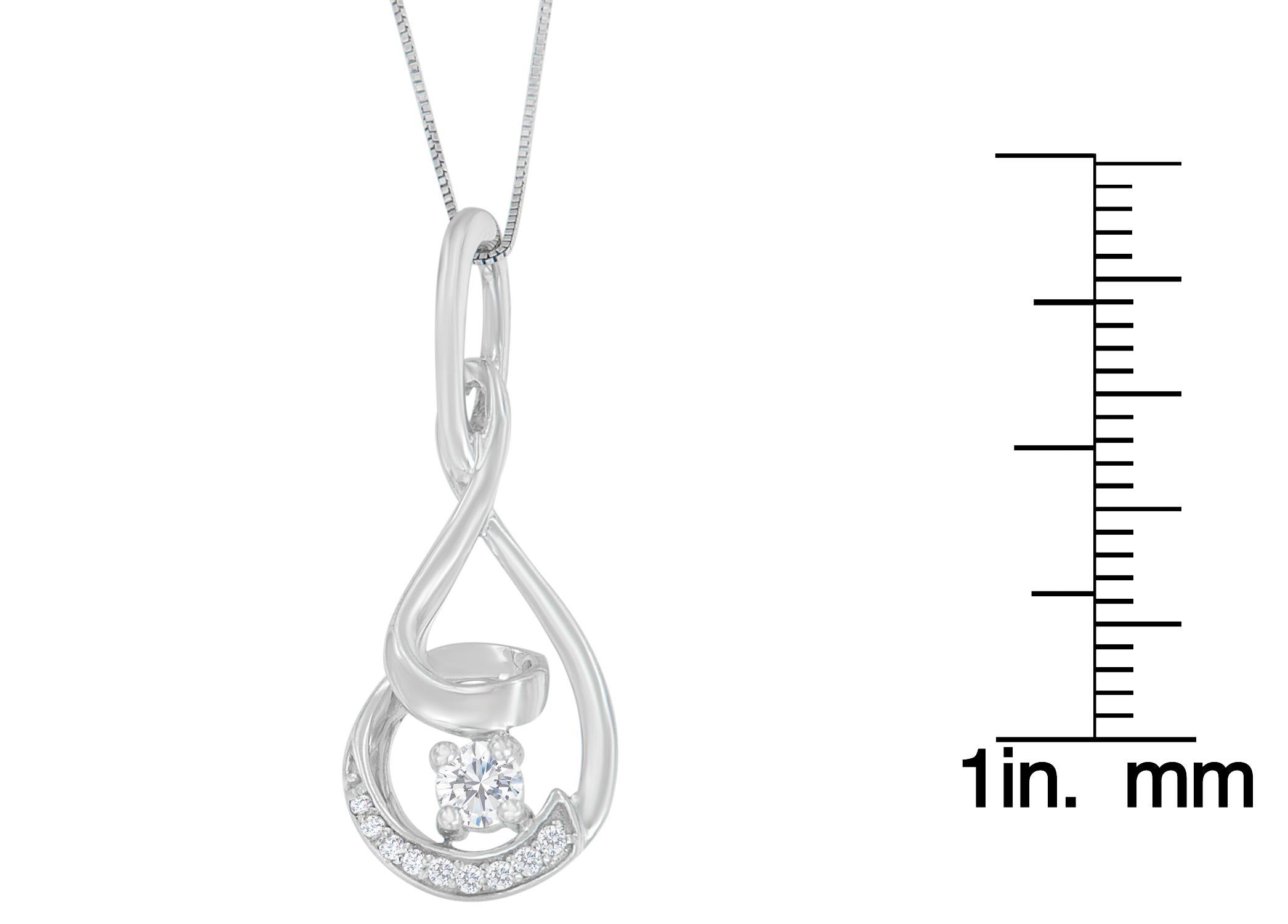 10K White Gold 1/4 Carat Round Cut Diamond Spiral Link Pendant Necklace In New Condition For Sale In New York, NY