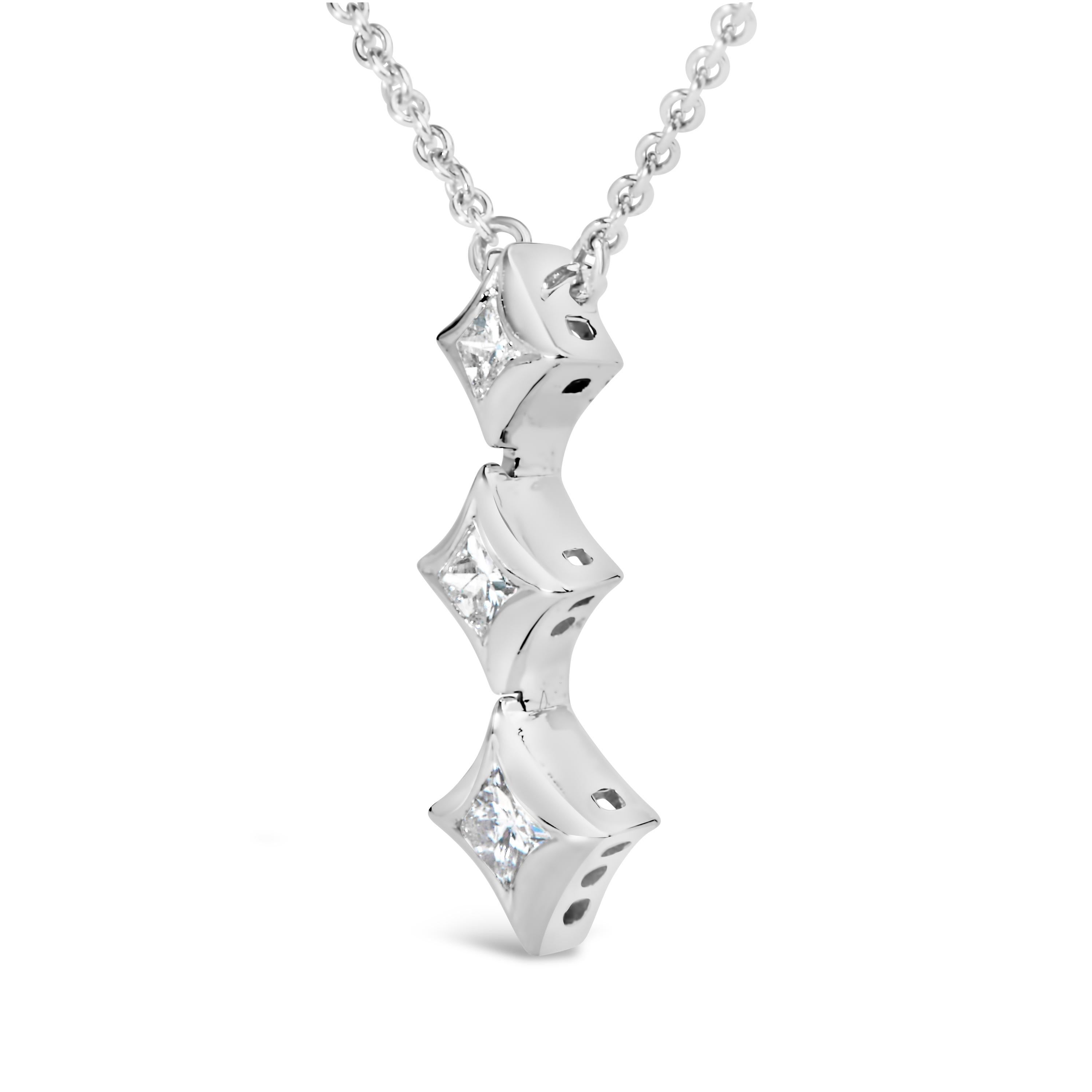 Moderne Collier pendentif 18