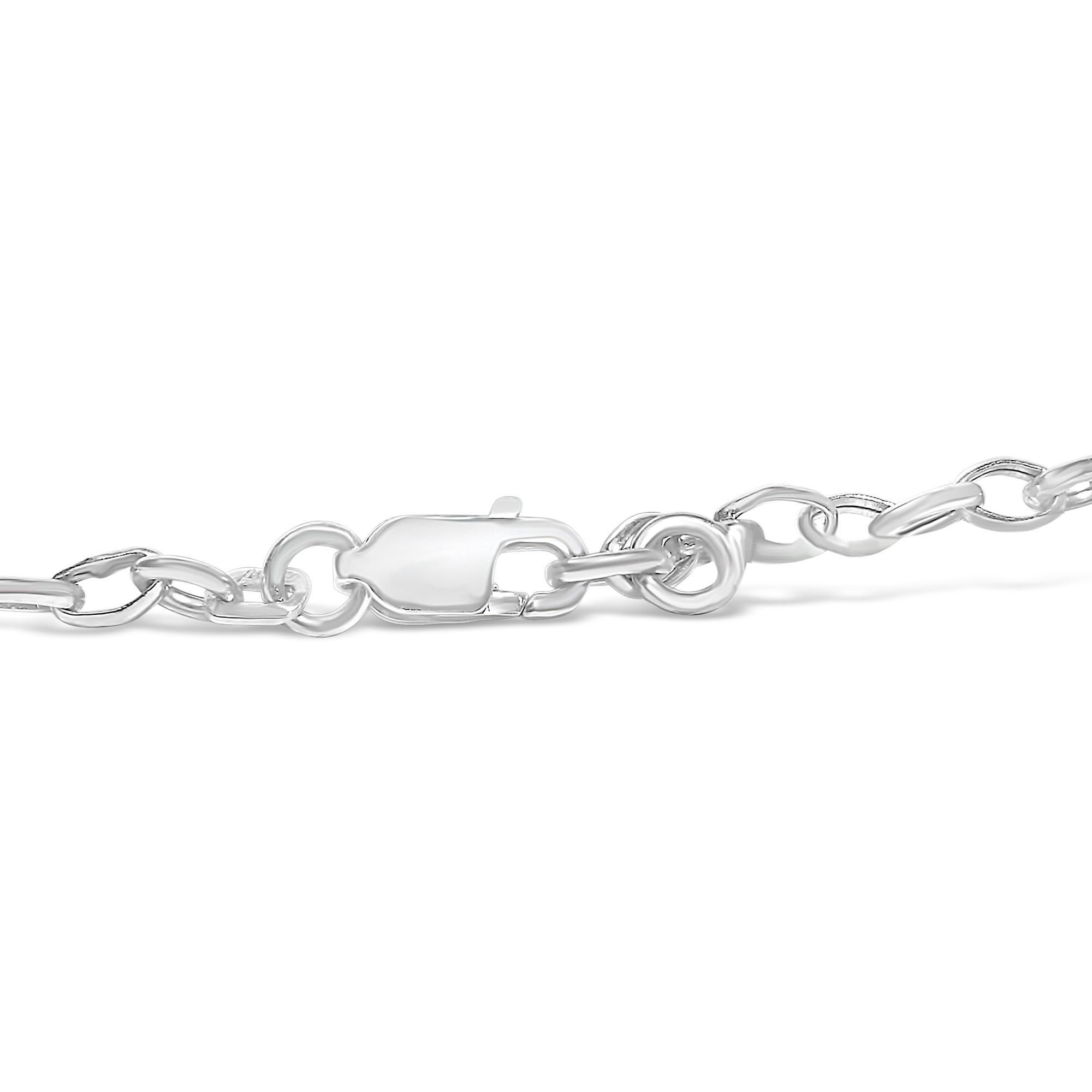 Enveloppez votre poignet dans l'essence du romantisme avec l'exquis bracelet en or blanc 10k, un témoignage de l'artisanat et de l'élégance. Ce charmant accessoire est orné du mot 