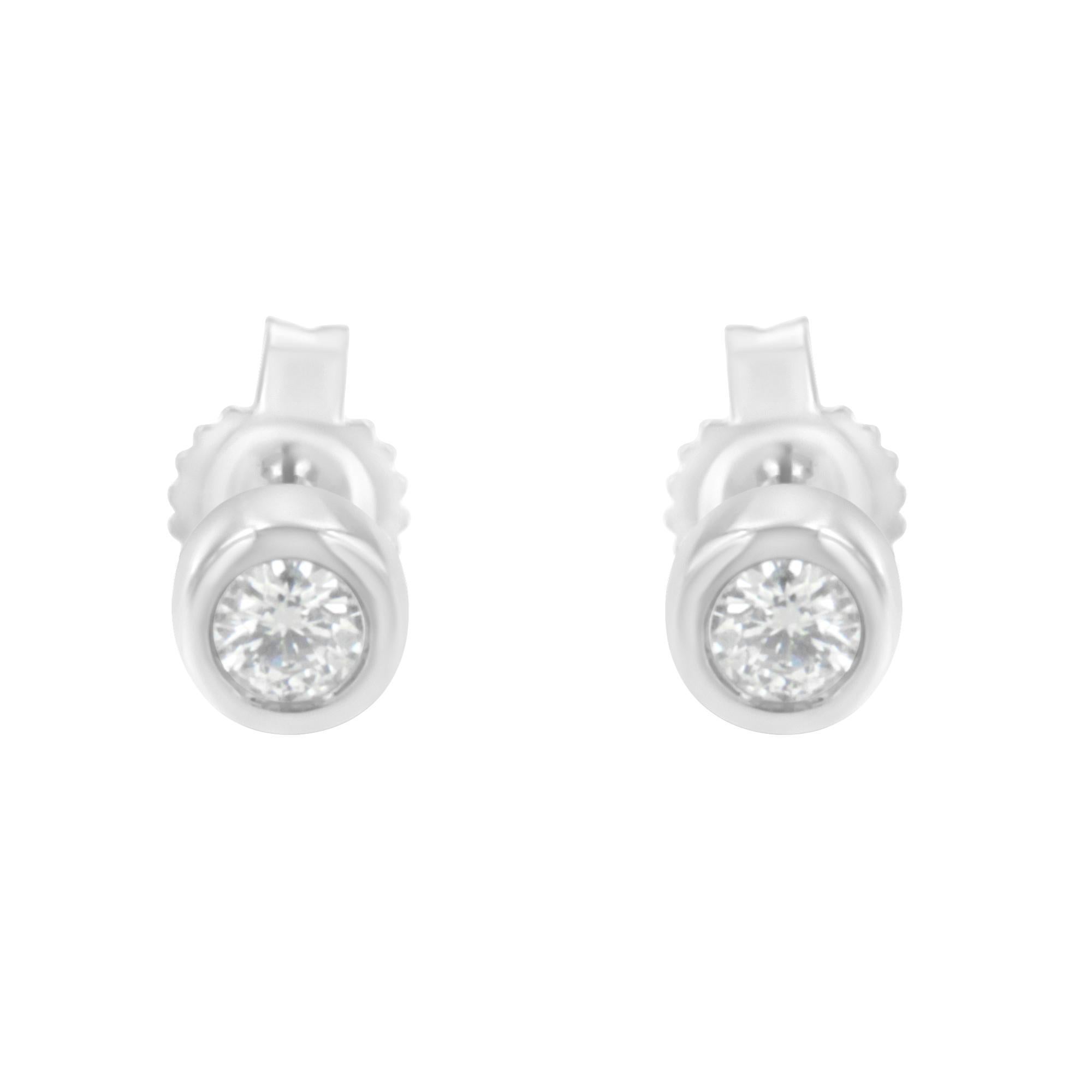 Modern 10K White Gold 1/6 Cttw Round Brilliant-Cut Near Colorless Diamond Stud Earrings For Sale