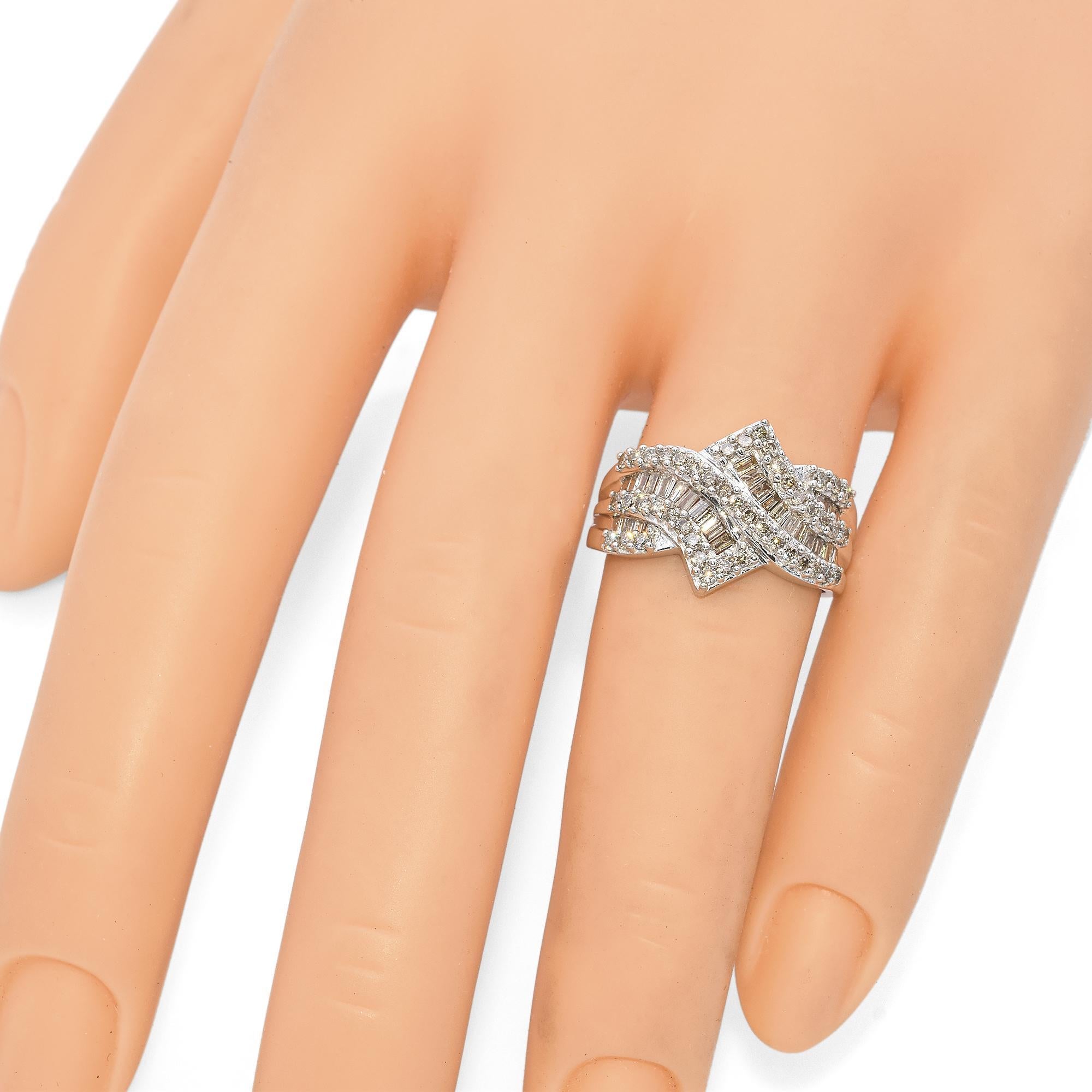 10K White Gold 1 Carat Total Diamond Ring For Sale 2