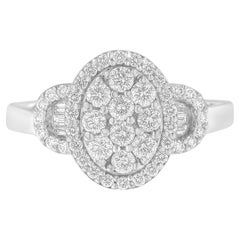 Anillo de oro blanco de 10 quilates con 1,0 quilates de diamantes en racimo y halo inspirado en la época