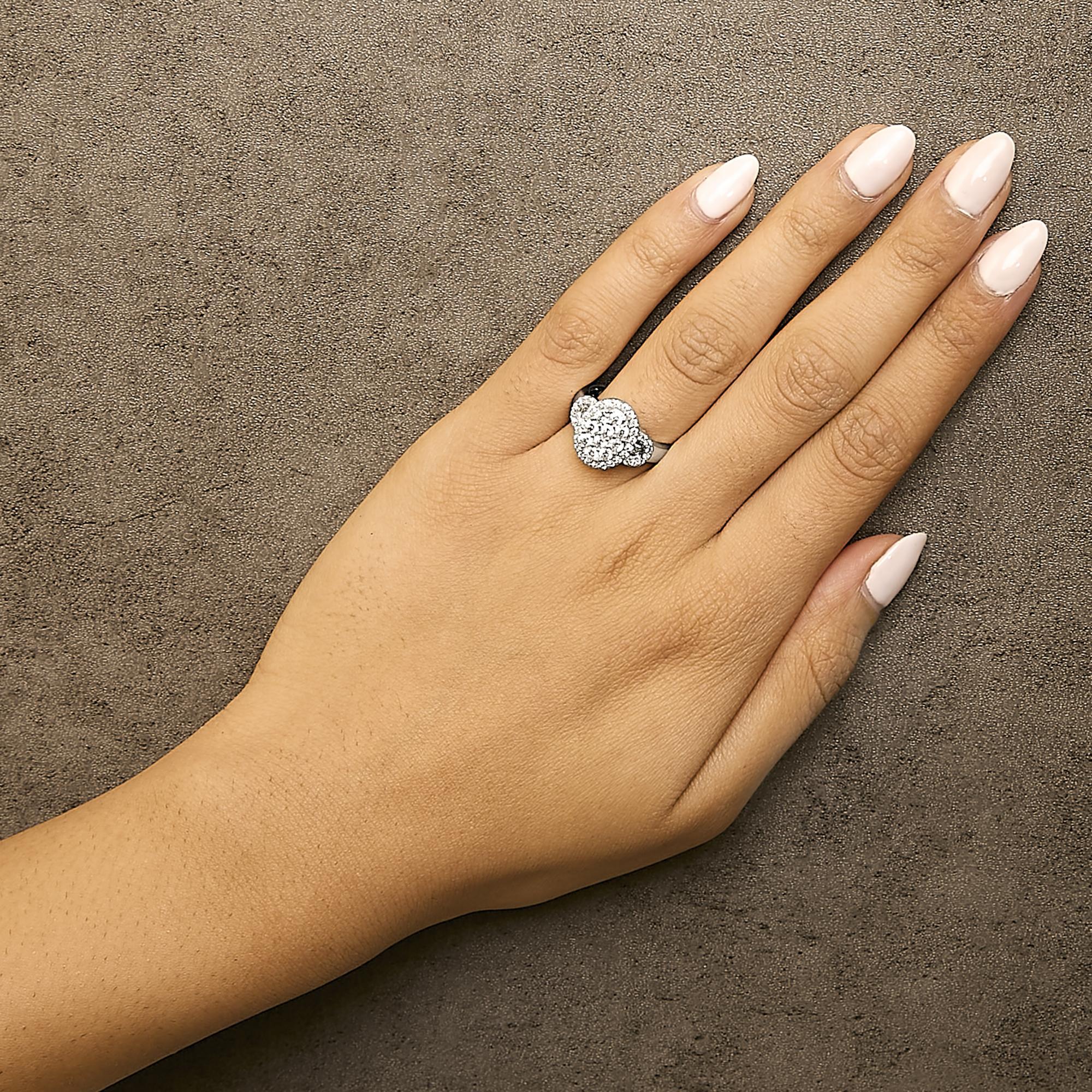 10K White Gold 1.0 Ct Real Diamond Oval Cluster Halo Art Deco 3 Stone Style Ring In New Condition For Sale In New York, NY