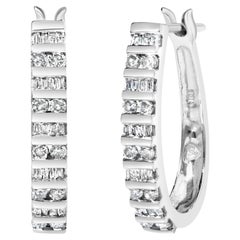 Orecchini a cerchio con diamanti alternati a "U" in oro bianco 10K da 1,0 Cttw