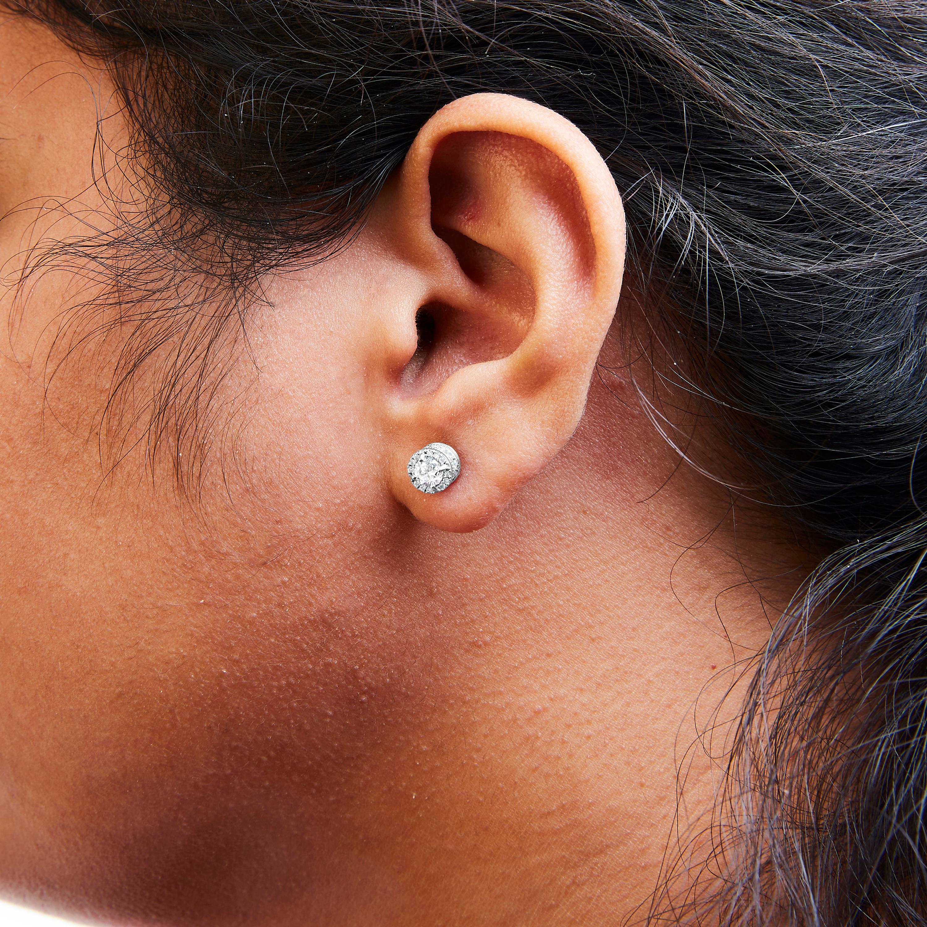 Taille ronde Boucle d'oreilles en or blanc 10K à halo caché et diamant de 1,00 carat  en vente