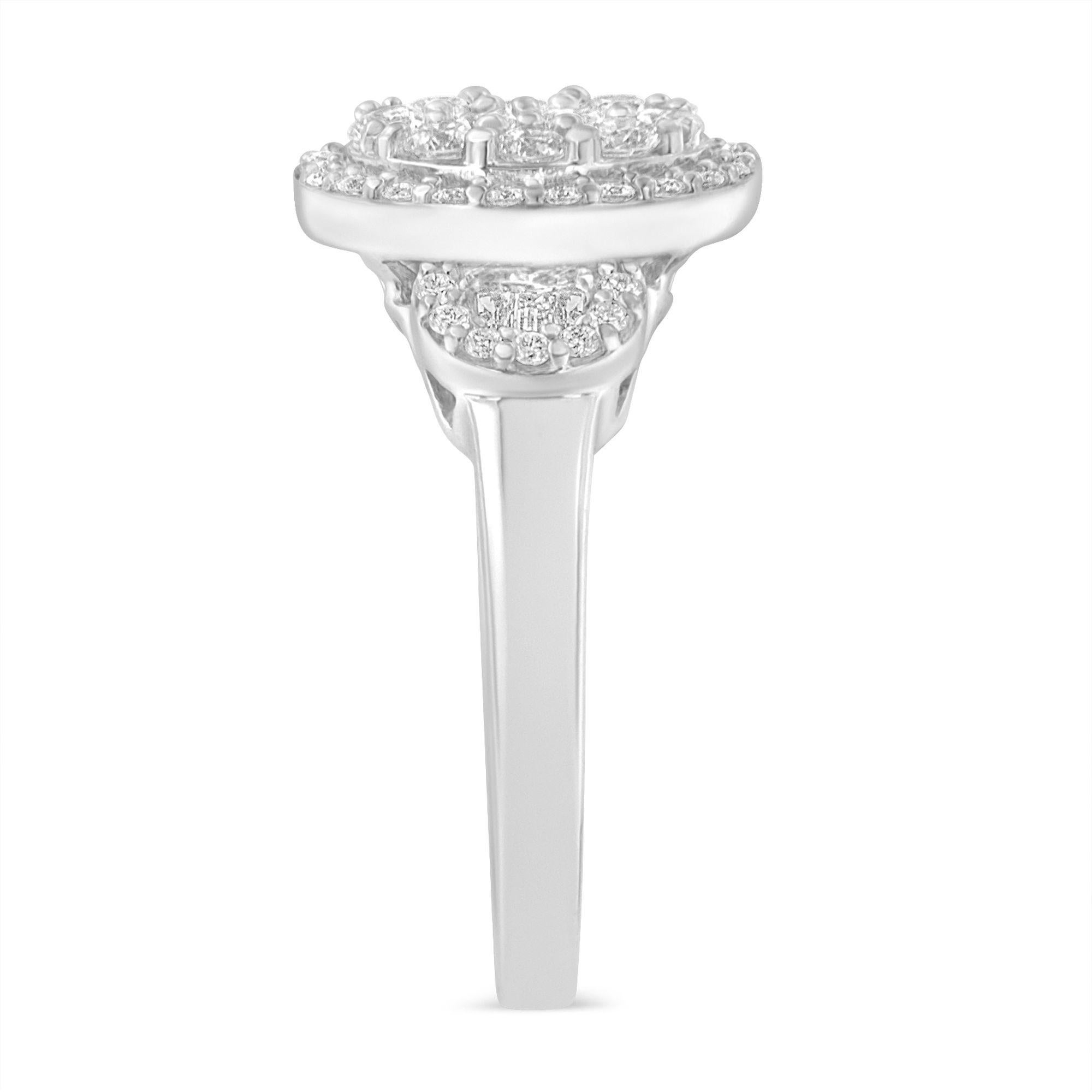 Bague de fiançailles en or blanc 10 carats avec grappe de diamants ovales de 1,00 carat Neuf - En vente à New York, NY