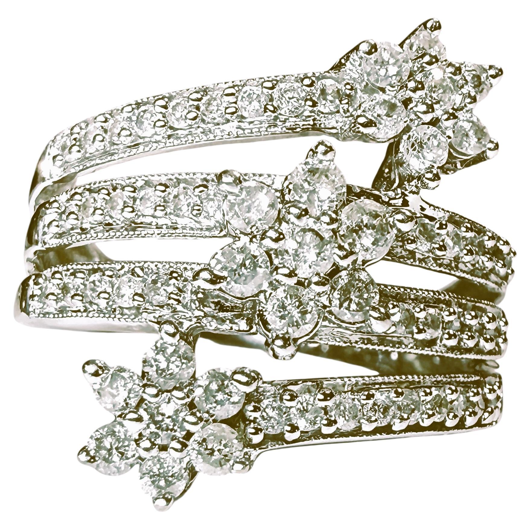 10k Weißgold 1,01 Karat Diamant 4-Tier Blumenring Größe 7 im Angebot