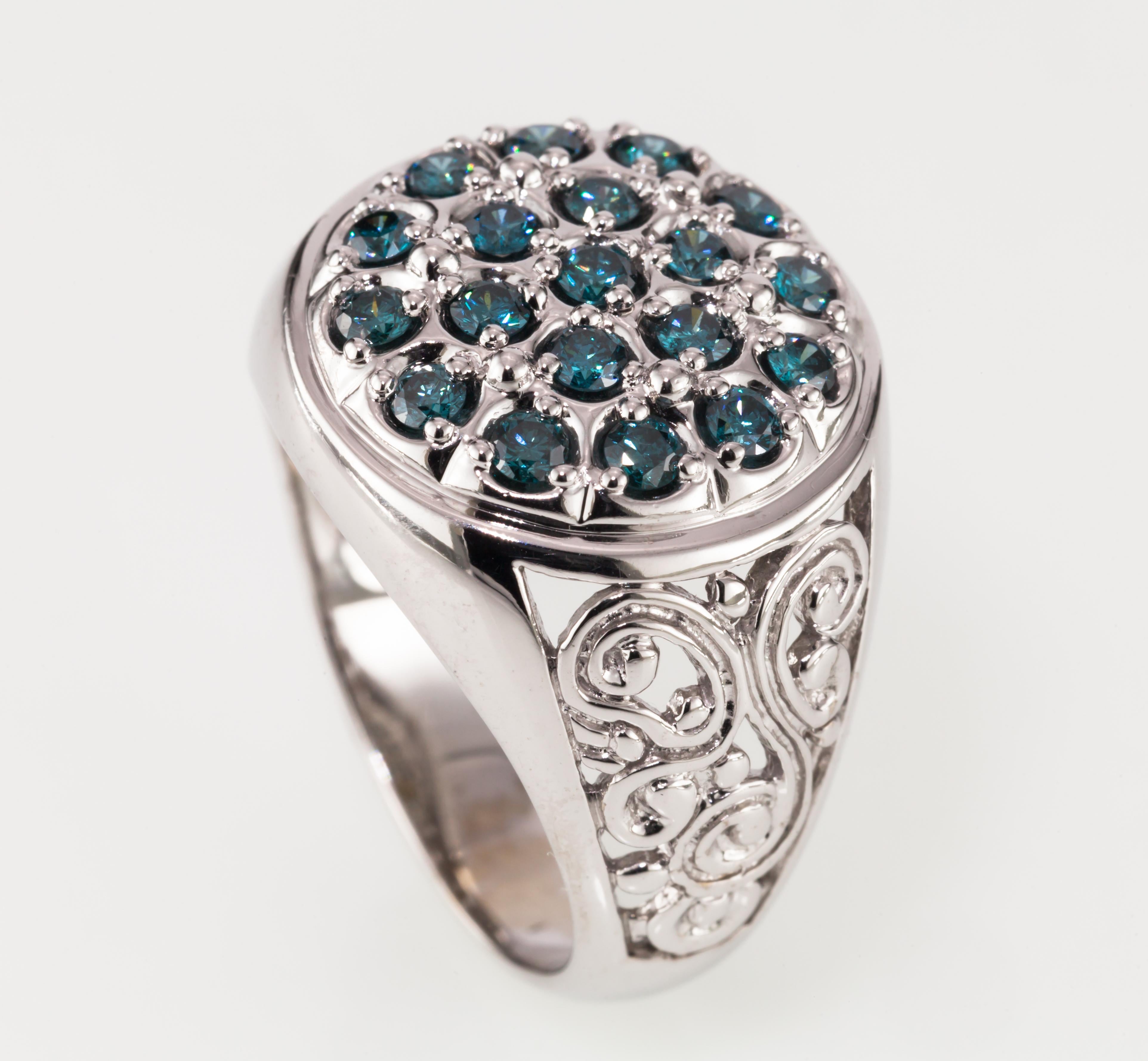 Moderne Bague en or blanc 10 carats avec diamant bleu de 1,14 carat, taille 9,5 en vente