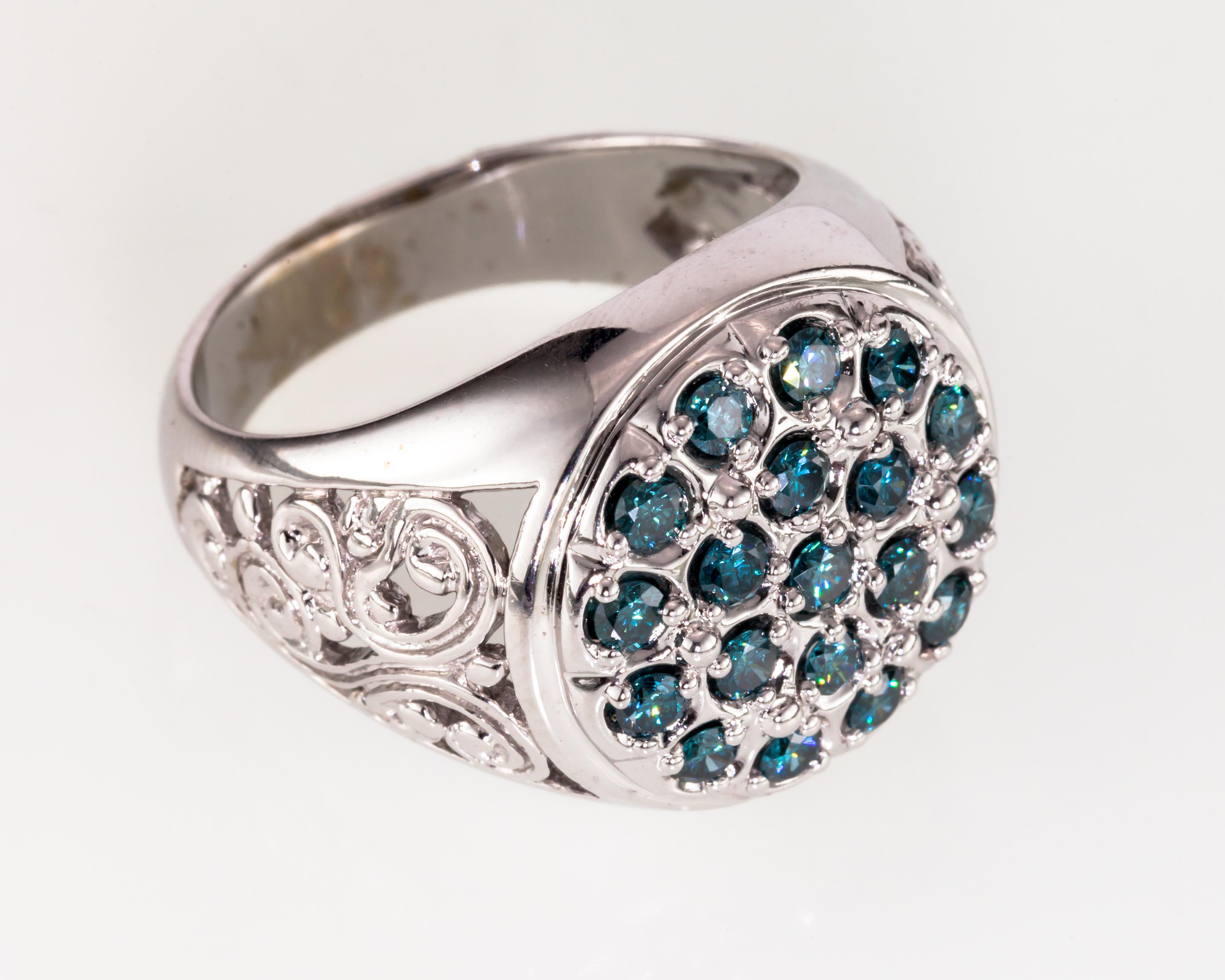 Taille ronde Bague en or blanc 10 carats avec diamant bleu de 1,14 carat, taille 9,5 en vente