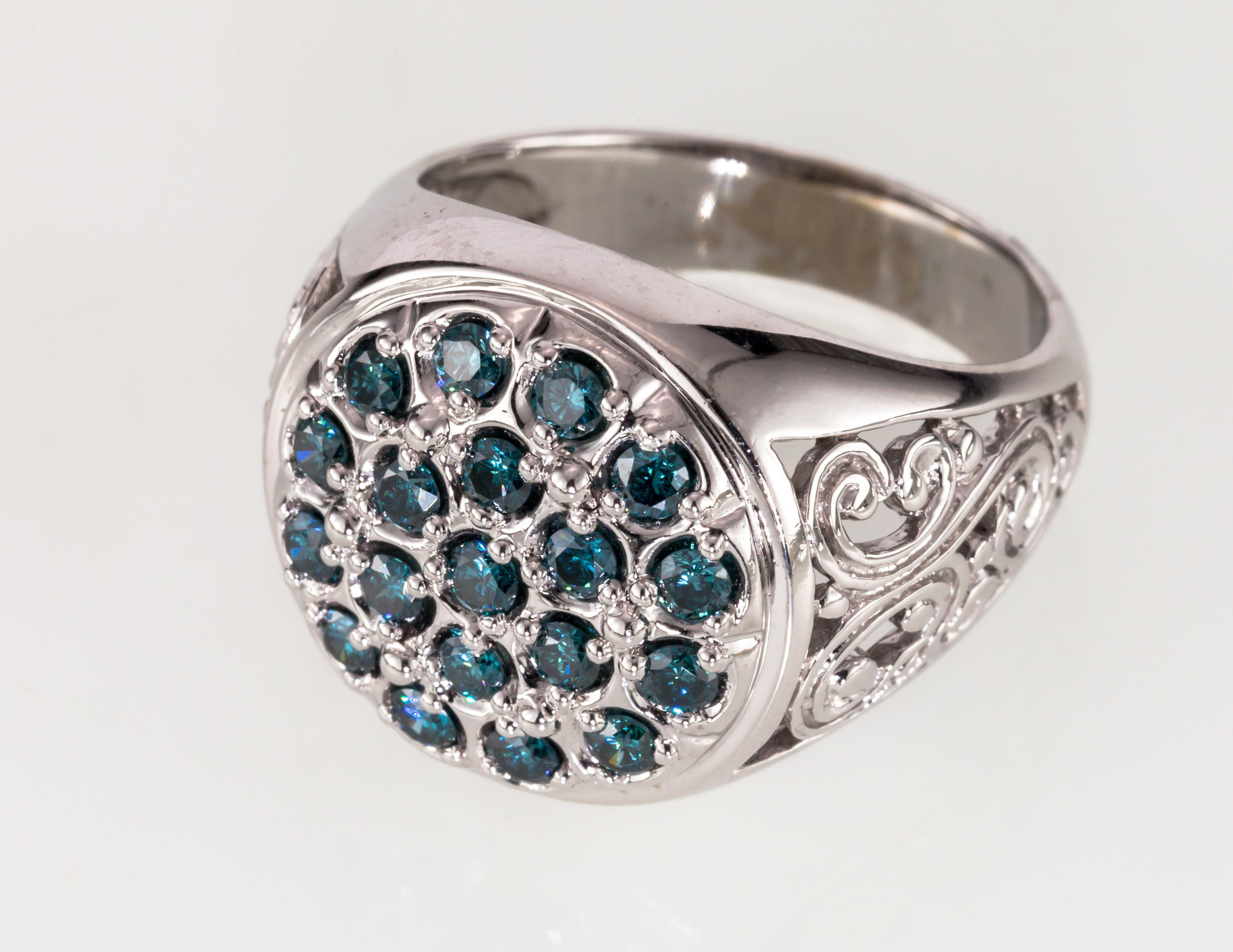 Bague en or blanc 10 carats avec diamant bleu de 1,14 carat, taille 9,5 Bon état - En vente à Van Nuys, CA