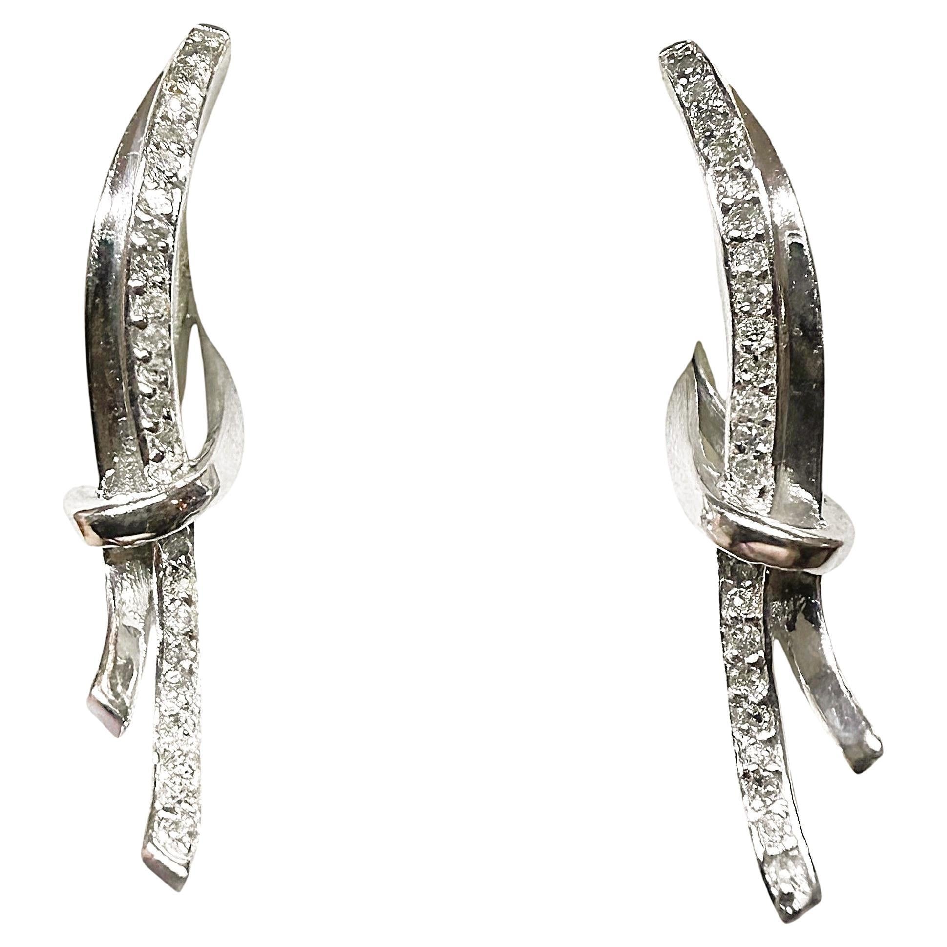 Pendientes colgantes de oro blanco de 10 quilates y 0,165 quilates de diamantes en espiral en venta