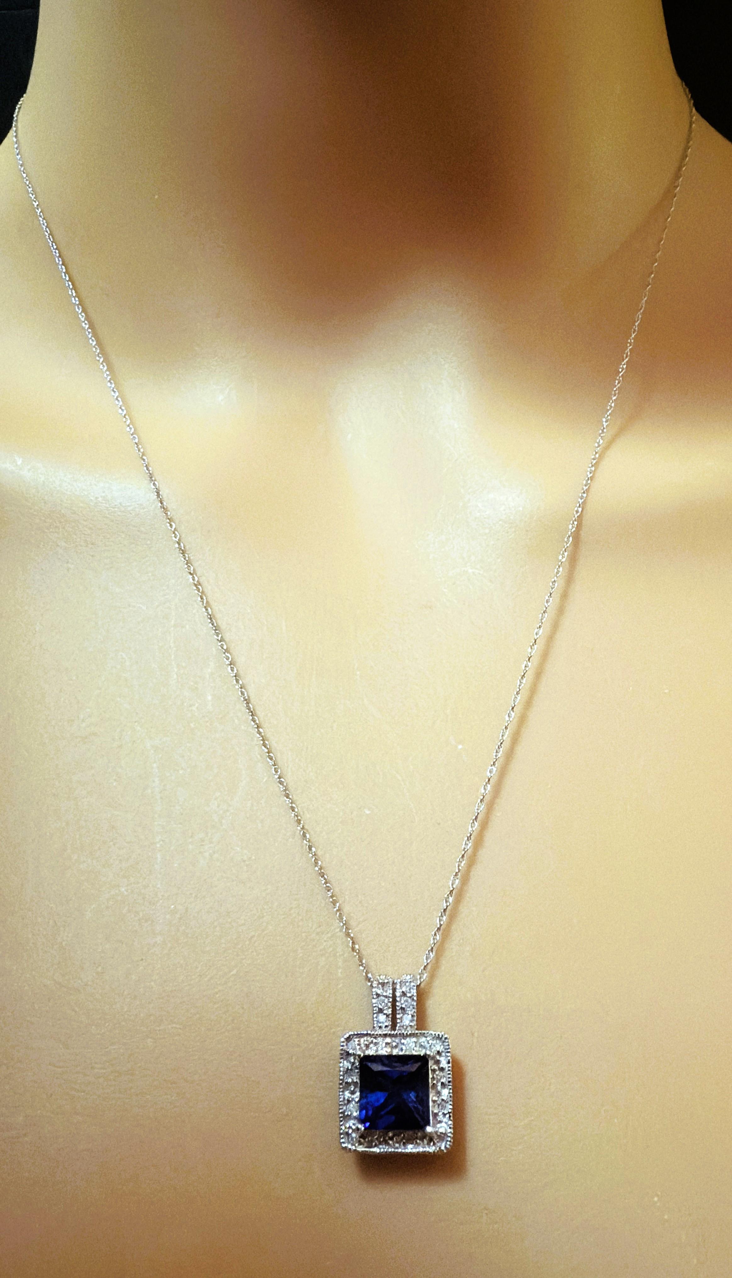Art Déco Collana in oro bianco 10k con zaffiro quadrato taglio radiante da 1,9 carati e diamante da .26 carati in vendita