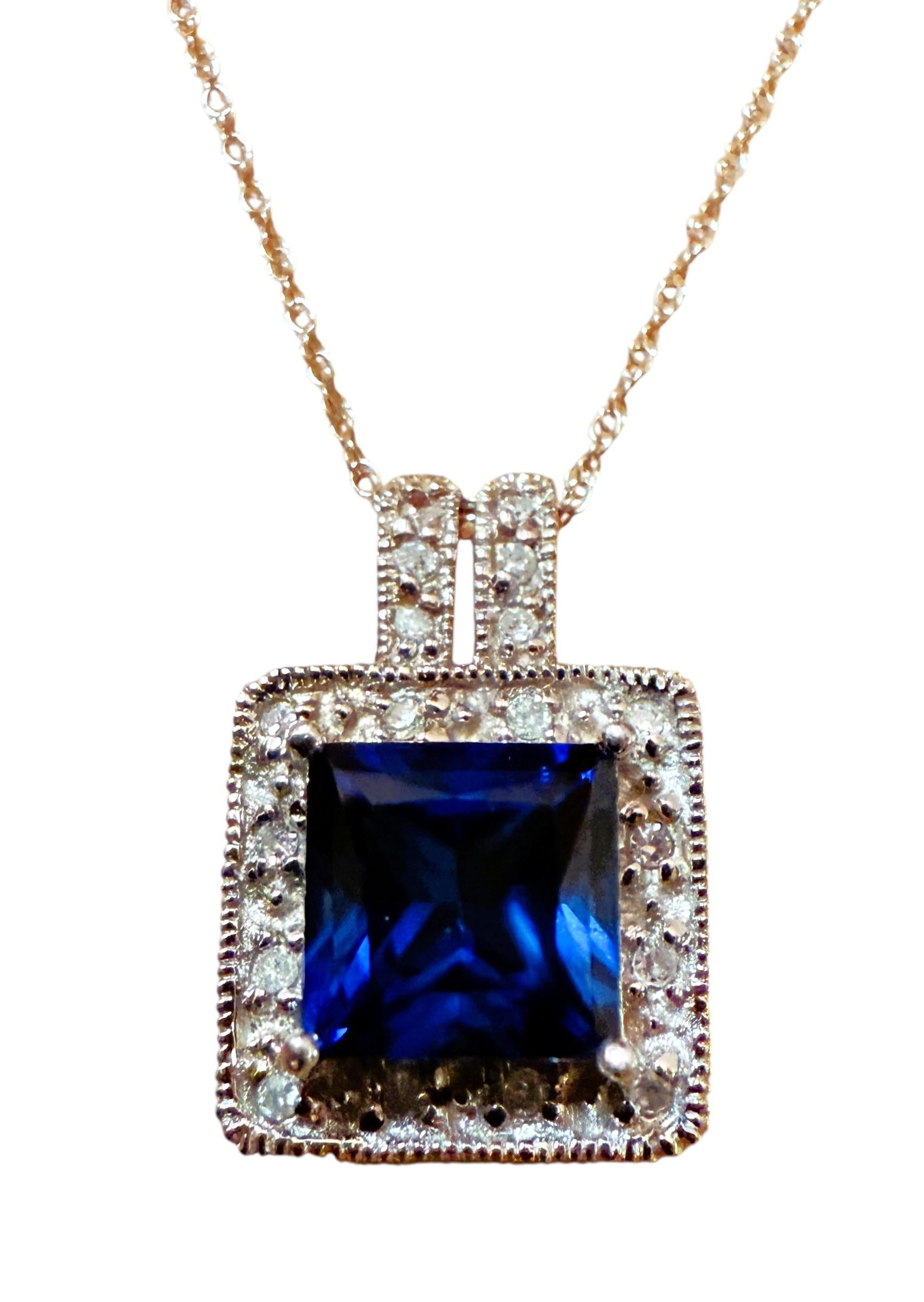 Taglio radiant Collana in oro bianco 10k con zaffiro quadrato taglio radiante da 1,9 carati e diamante da .26 carati in vendita