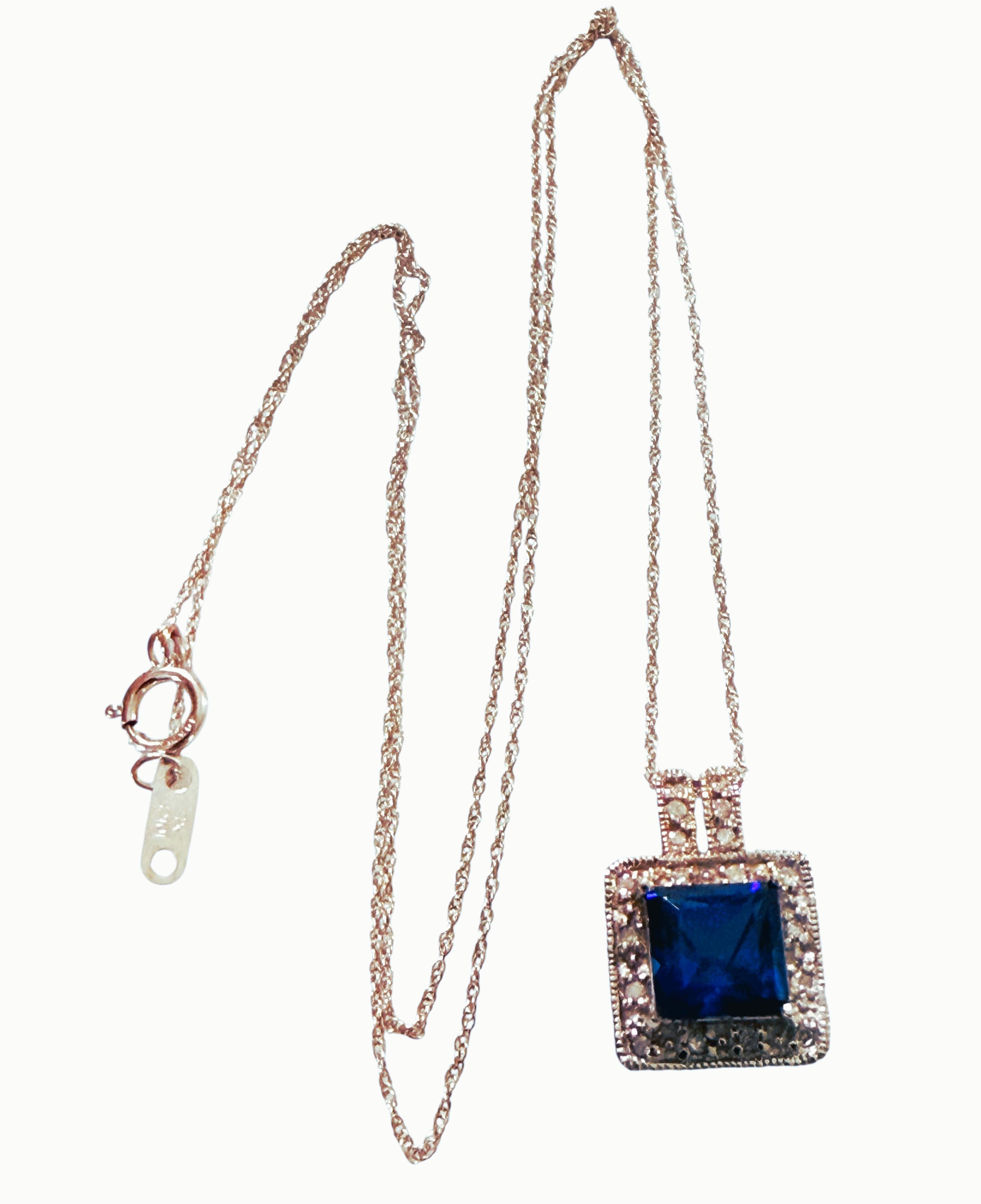 Collana in oro bianco 10k con zaffiro quadrato taglio radiante da 1,9 carati e diamante da .26 carati in vendita 1