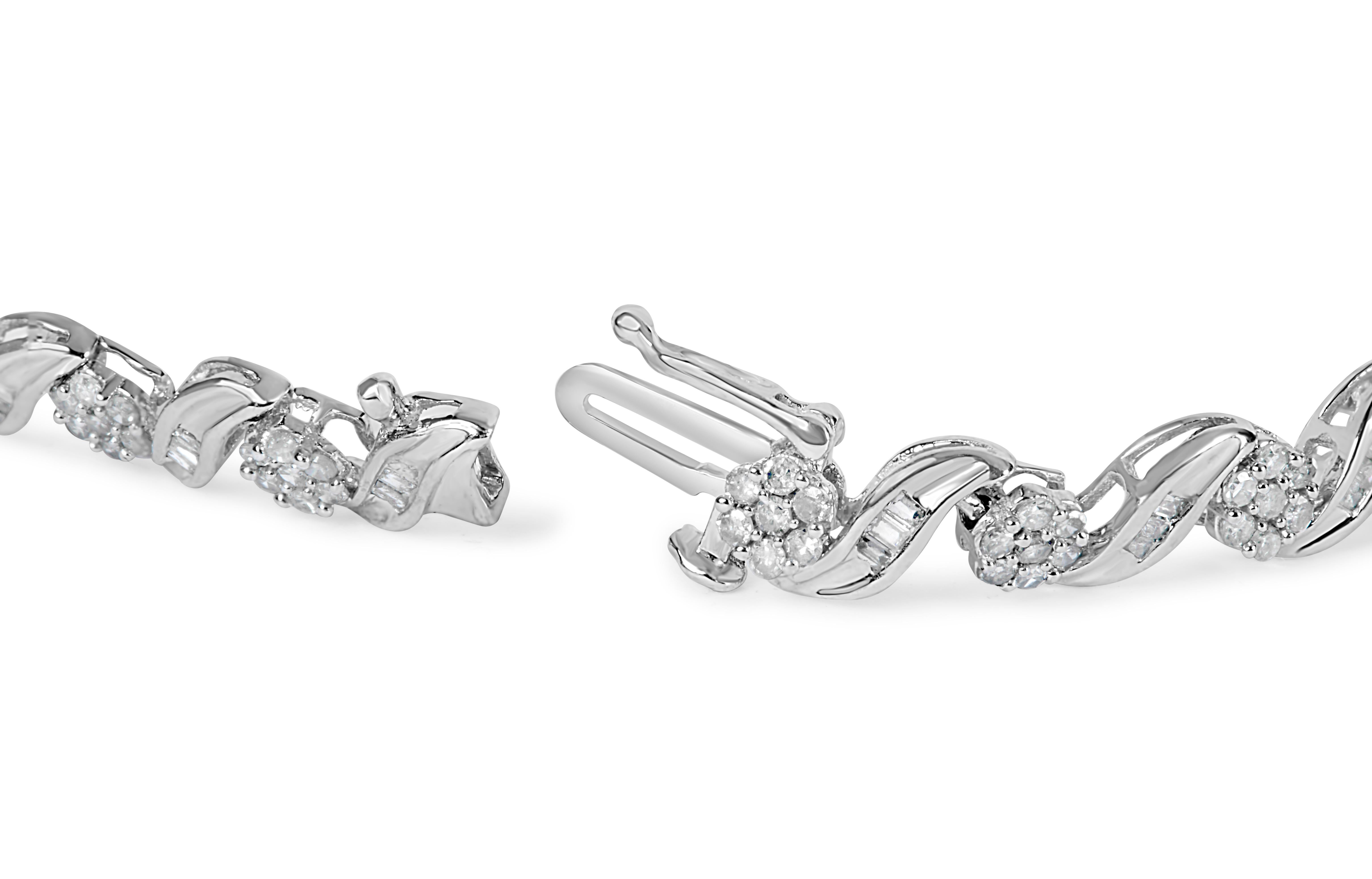 Gönnen Sie sich den bezaubernden Charme unseres exquisiten Diamond Floral S-Link Armbands. Dieses mit filigraner Präzision gefertigte Meisterwerk aus 10 Karat Weißgold besticht durch ein fesselndes Wirbeldesign, das sich anmutig um Ihr Handgelenk