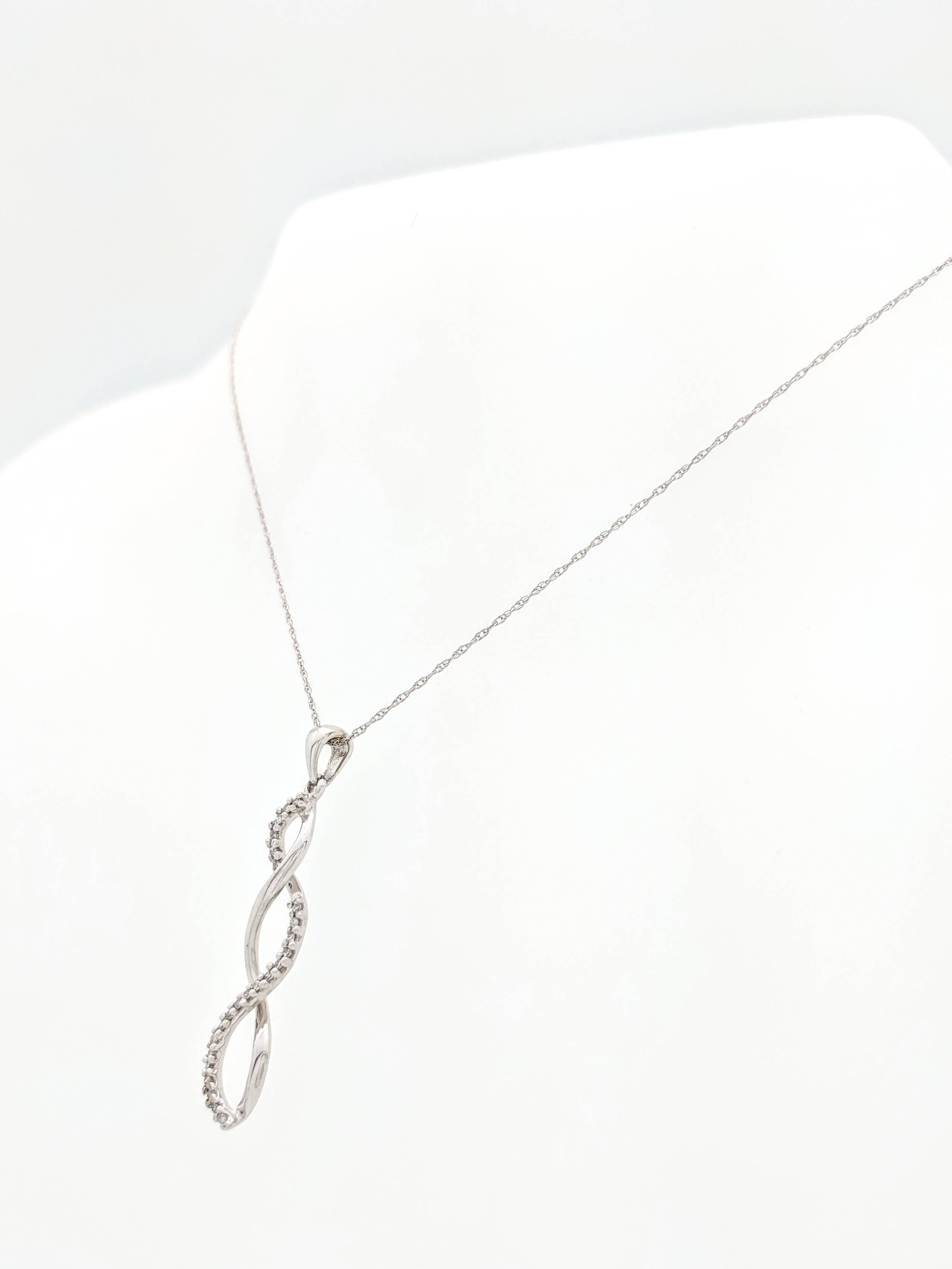 Contemporary 10 Karat White Gold .25 Carat Diamond Swirl Pendant Necklace 1.8 Grams