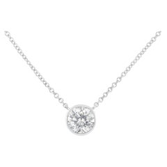 Collier pendentif solitaire moderne en or blanc 10 carats avec diamants taille ronde de 3/10 carats