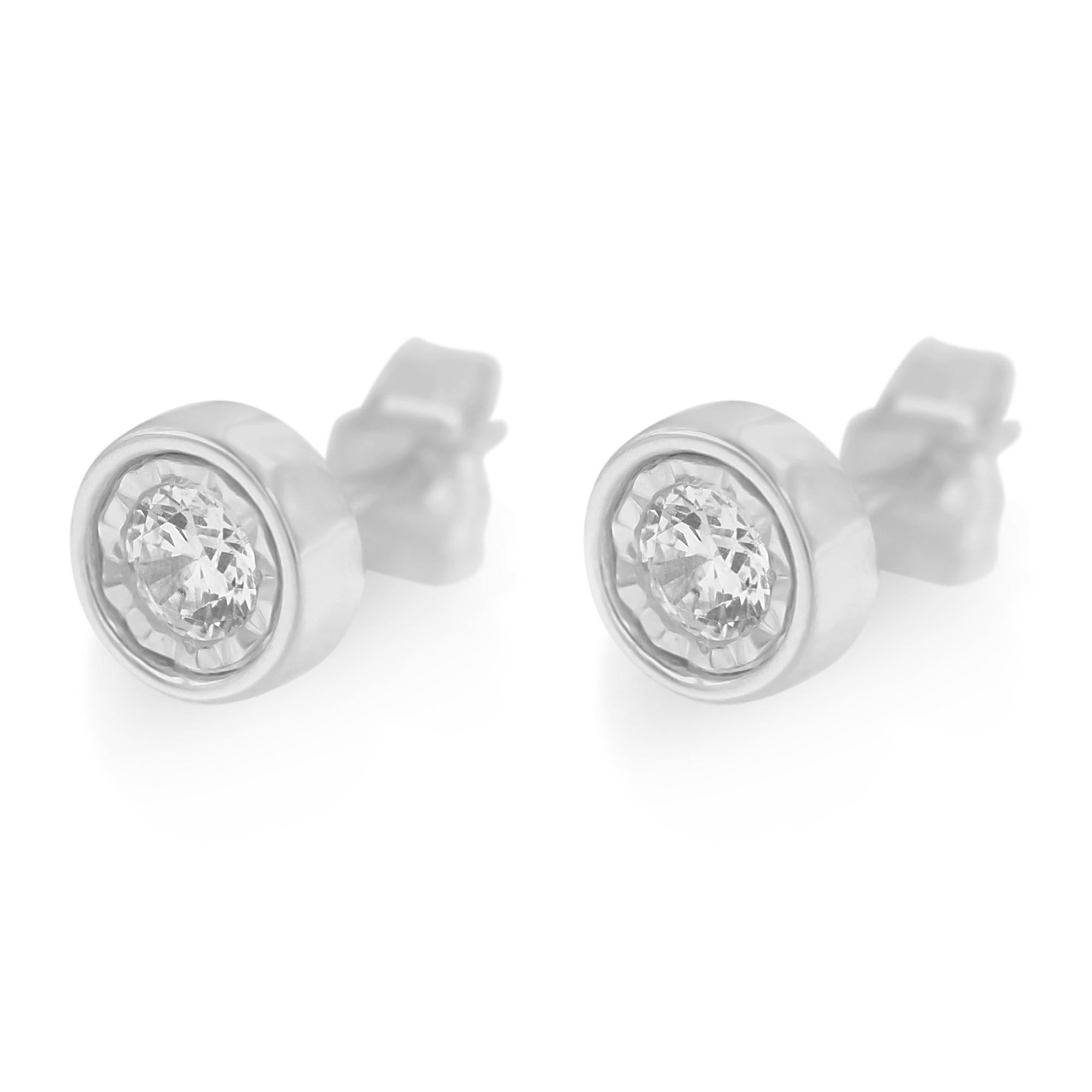 Contemporain Clous d'oreilles en or blanc 10 carats avec diamants de 3/8 carats en serti clos en vente