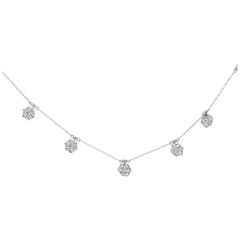 Collar de oro blanco de 10 quilates con diamantes de talla redonda de 3,0 qt y 7 piedras en racimo