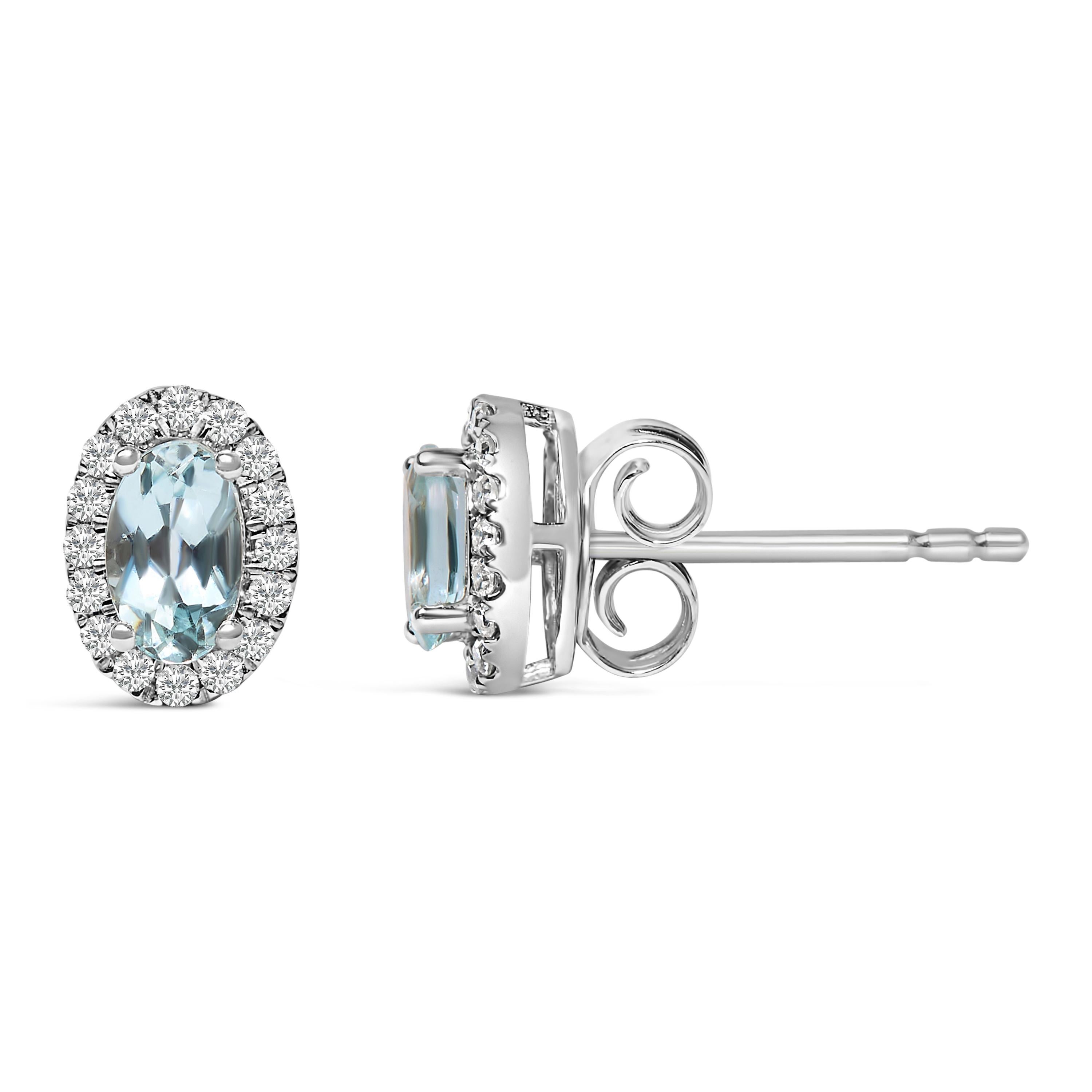 Moderno Orecchini a cono in oro bianco 10K 5x3 MM con acquamarina blu ovale e diamanti in vendita