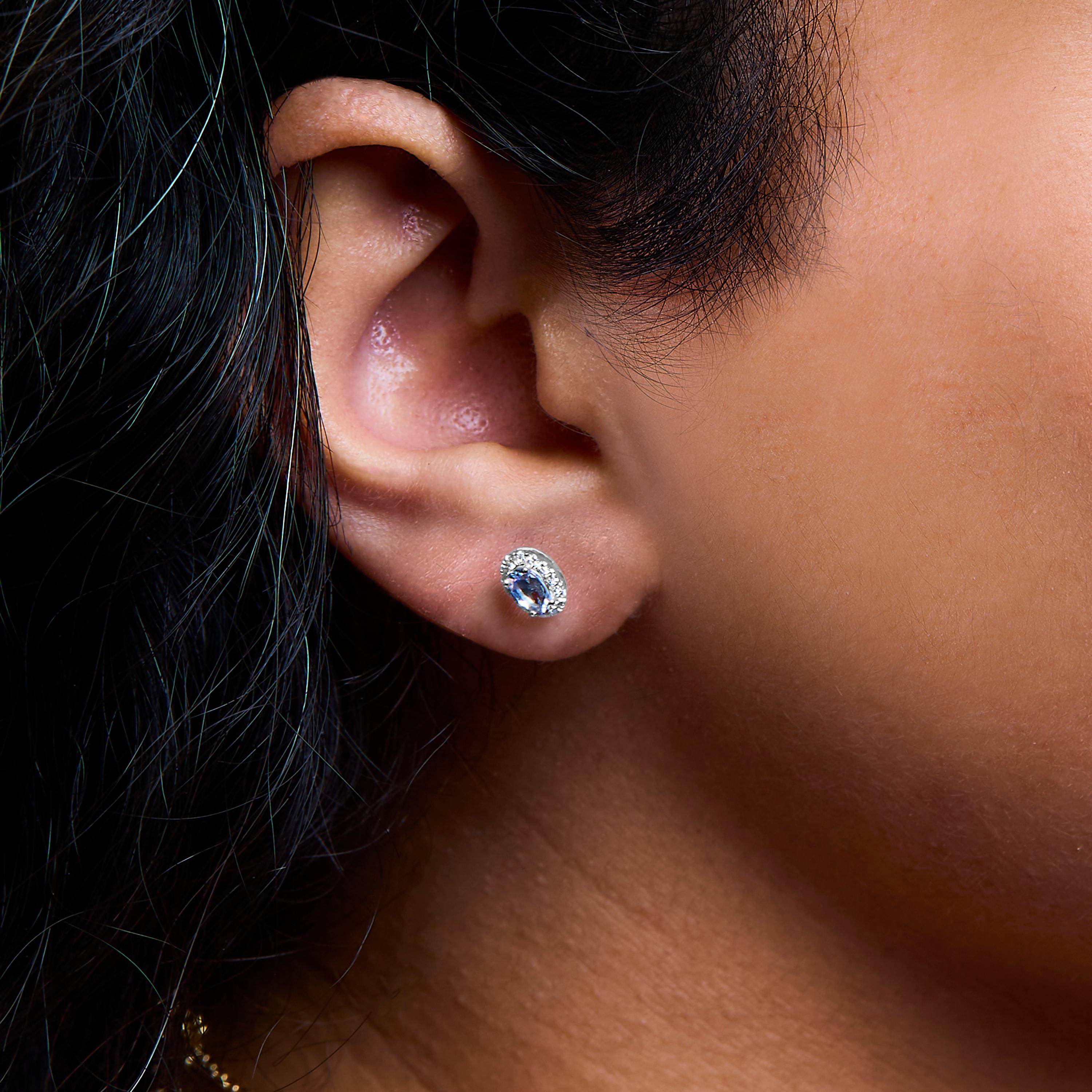Orecchini a cono in oro bianco 10K 5x3 MM con acquamarina blu ovale e diamanti In condizioni Nuovo in vendita a New York, NY