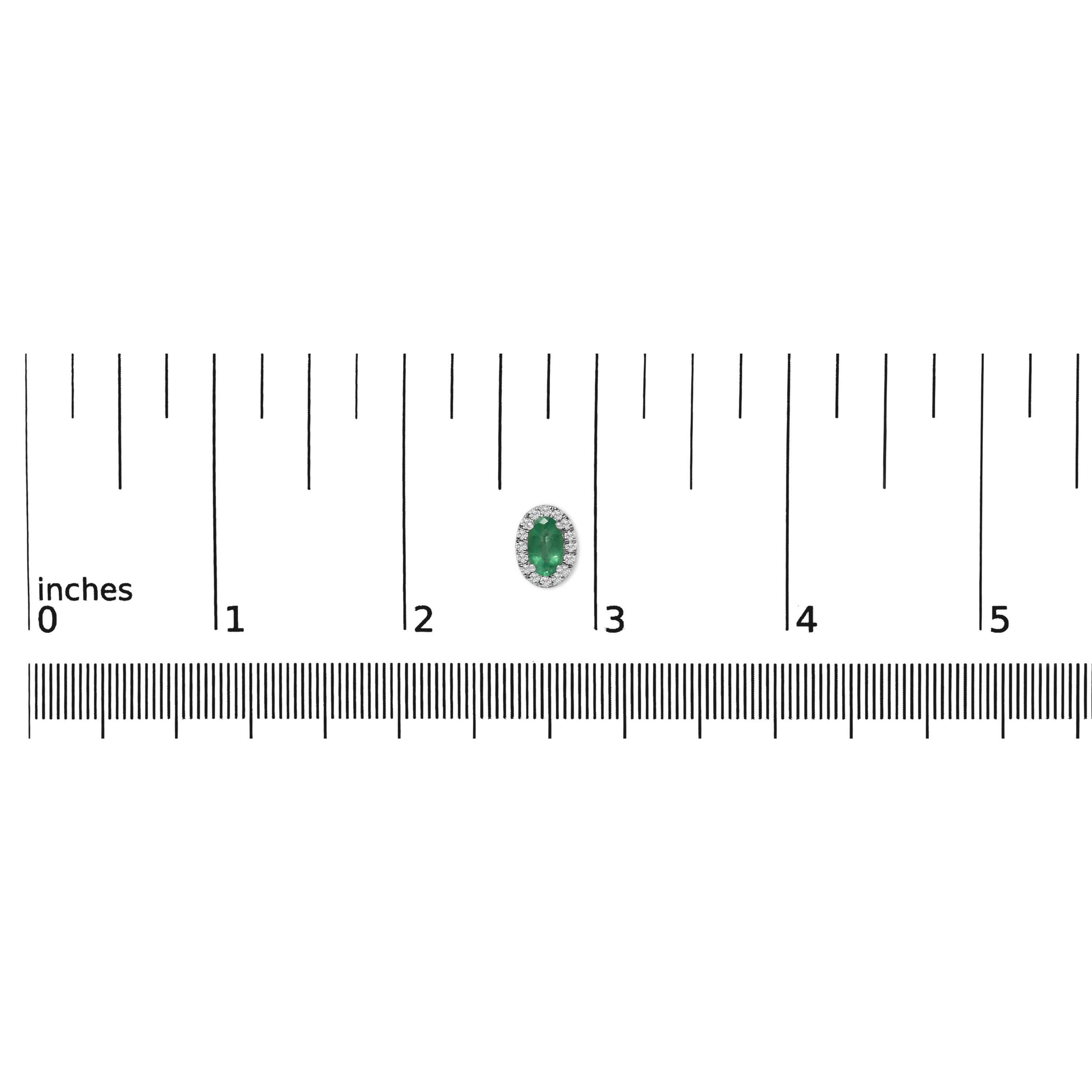 Taglio rotondo Orecchini a lobo in oro bianco 10K 5x3 MM con smeraldo verde ovale e diamanti in vendita