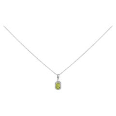 Collana con ciondolo ottagonale a raggiera in oro bianco 10K con gemme e diamanti da 5x3 mm