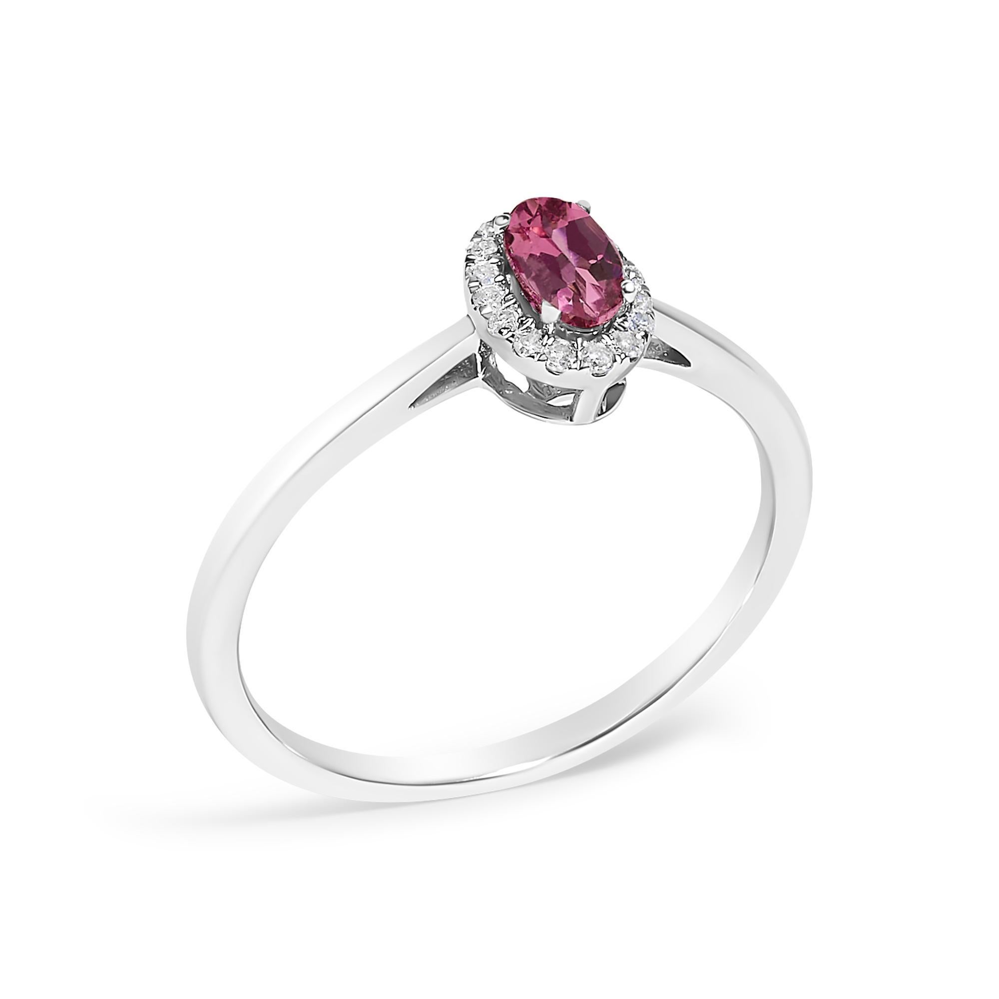 Moderne Bague en or blanc 10K avec tourmaline rose ovale 5X3MM et diamant en halo en vente